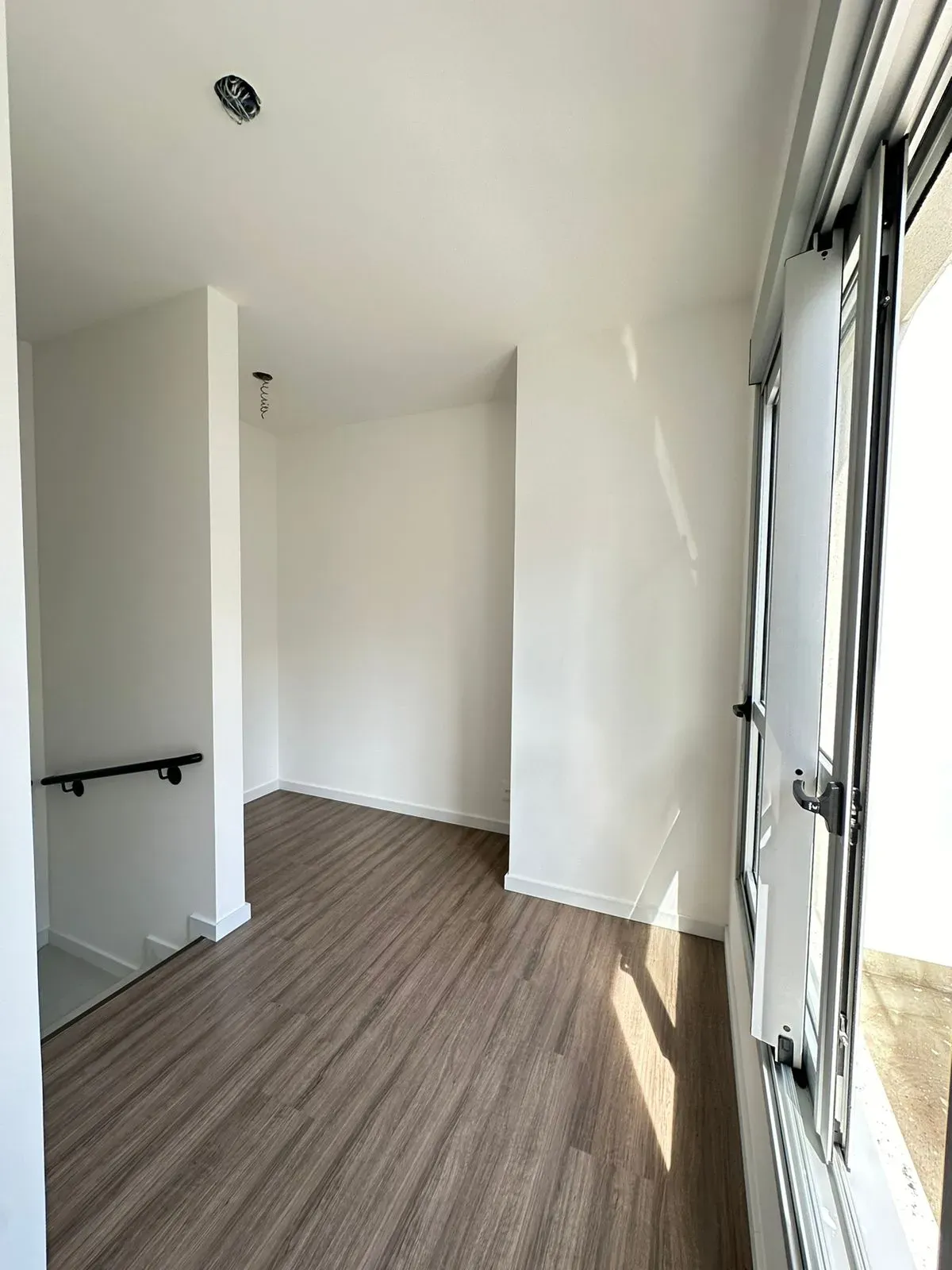 Apartamento com 2 dormitórios sendo 2 suítes e 2 vagas de garagem, Bairro Canto em Florianópolis/SC