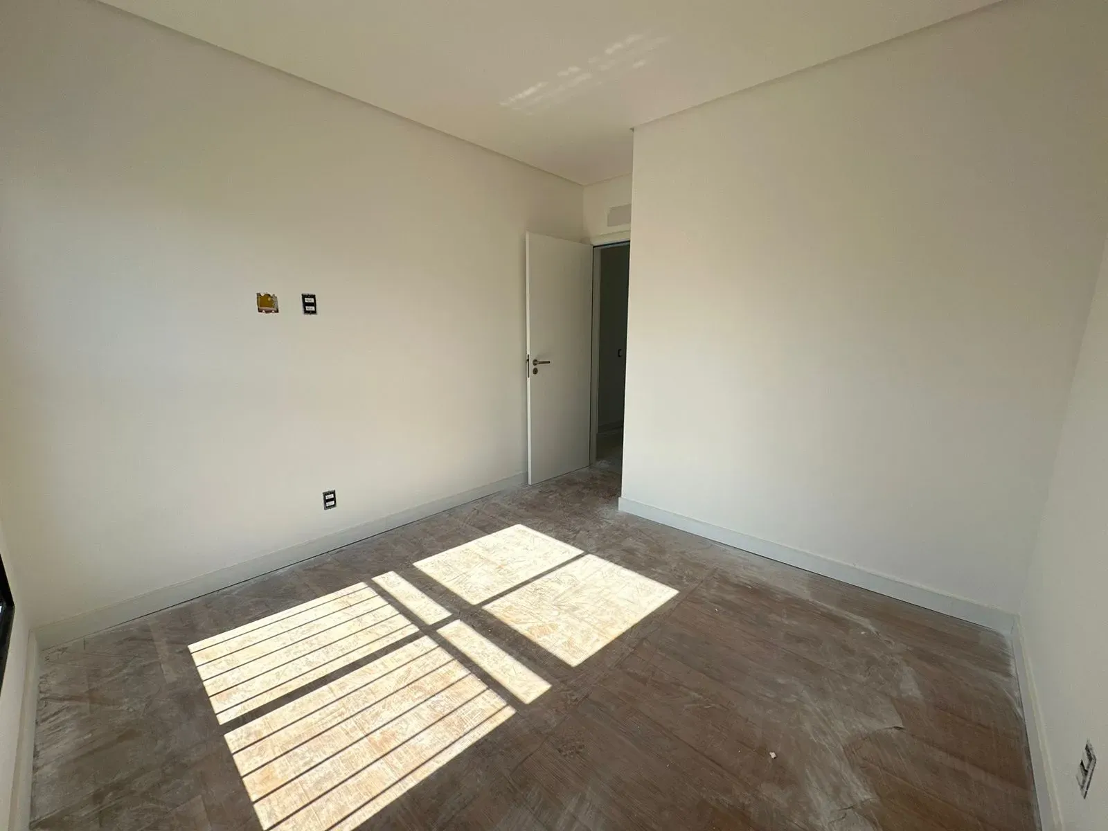 Apartamento 3 dormitórios sendo 1 suíte e 2 vagas garagem - Centro de Florianópolis/SC