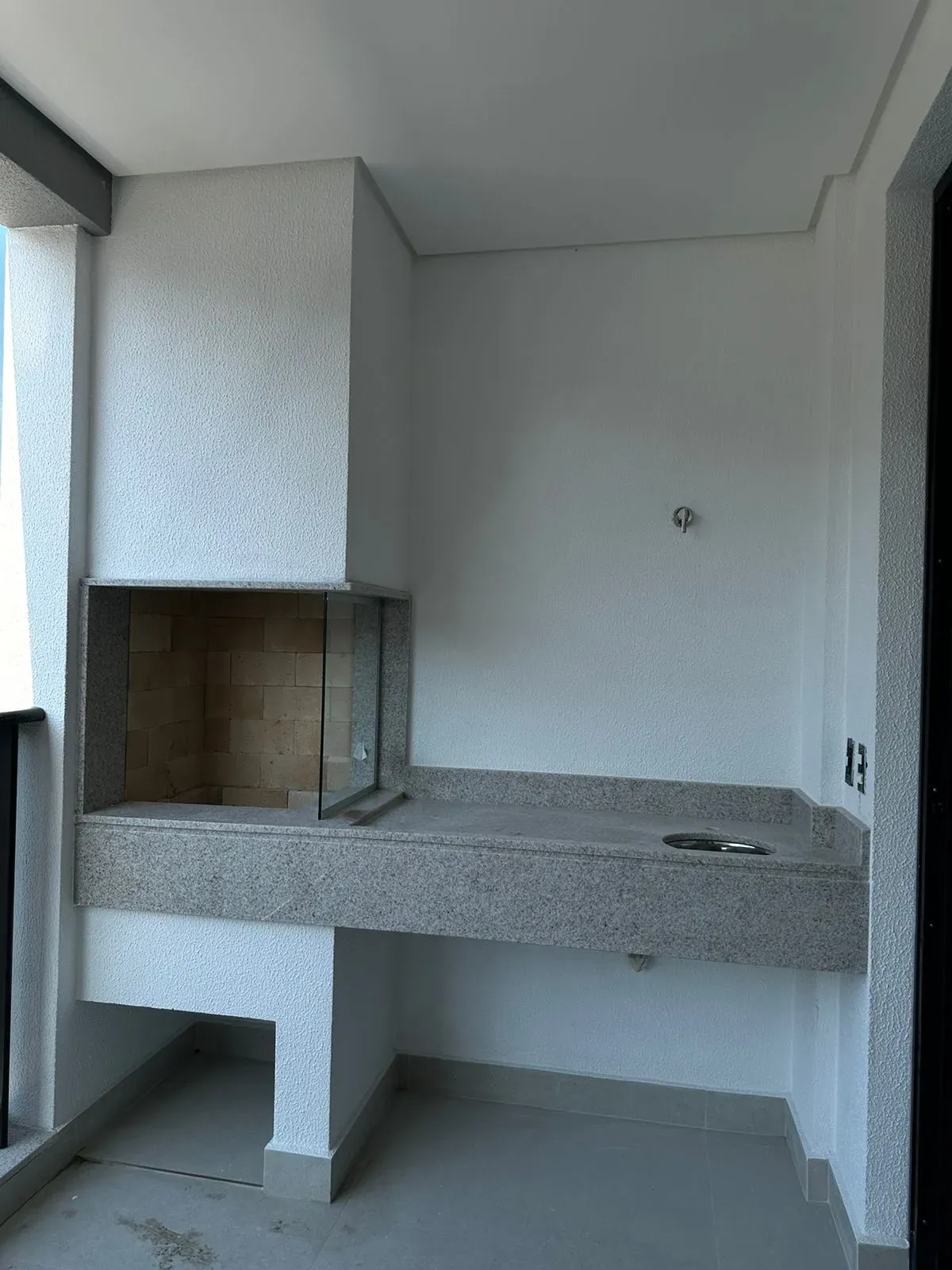 Apartamento 3 dormitórios sendo 1 suíte e 2 vagas garagem - Centro de Florianópolis/SC