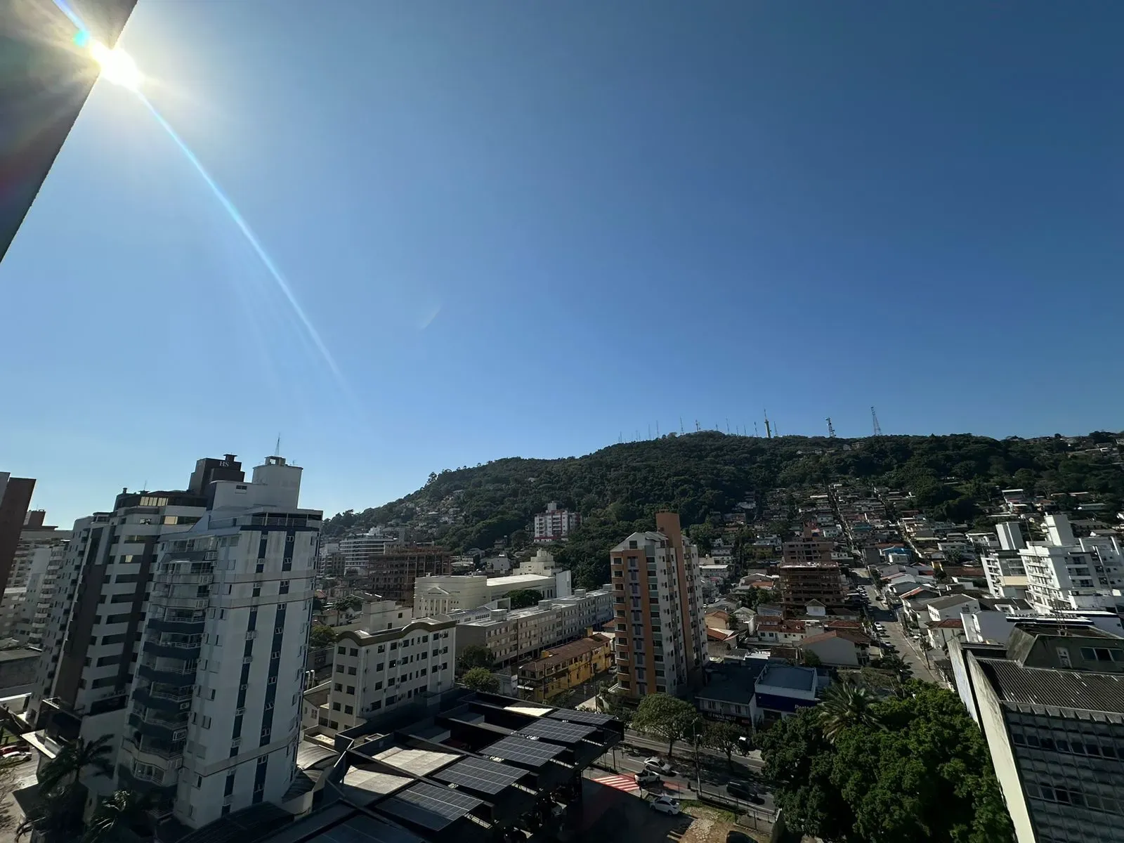 Apartamento 3 dormitórios sendo 1 suíte e 2 vagas garagem - Centro de Florianópolis/SC