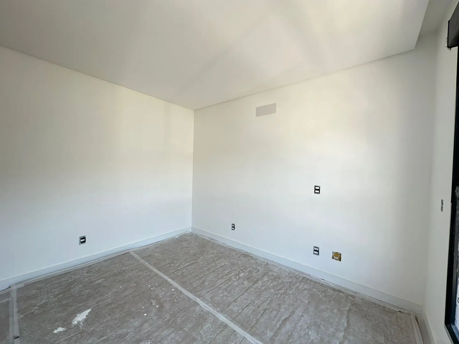 Apartamento 3 dormitórios sendo 1 suíte e 2 vagas garagem - Centro de Florianópolis/SC