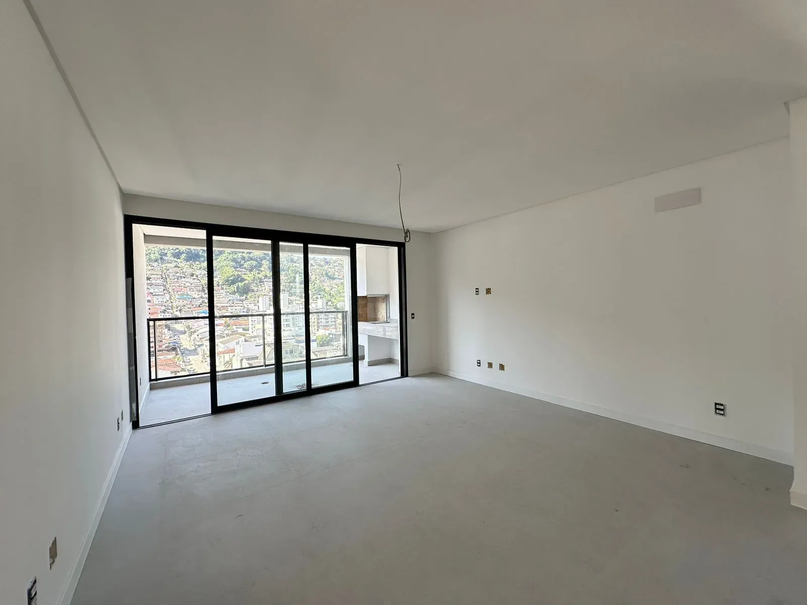 Apartamento 3 dormitórios sendo 1 suíte e 2 vagas garagem - Centro de Florianópolis/SC