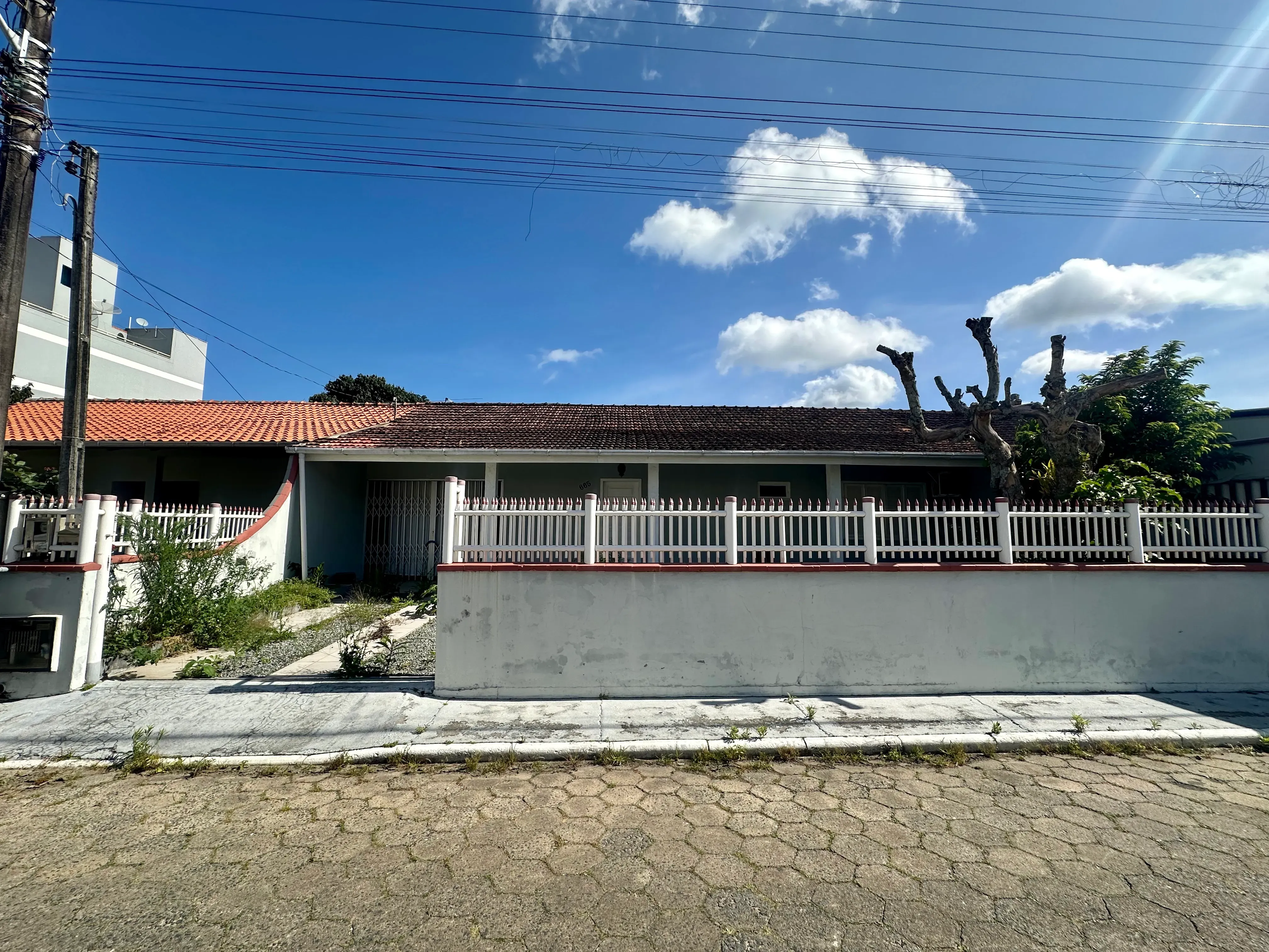 Casa com 3 dormitórios e 2 vagas, 850m da praia do Gravatá - Navegantes/SC