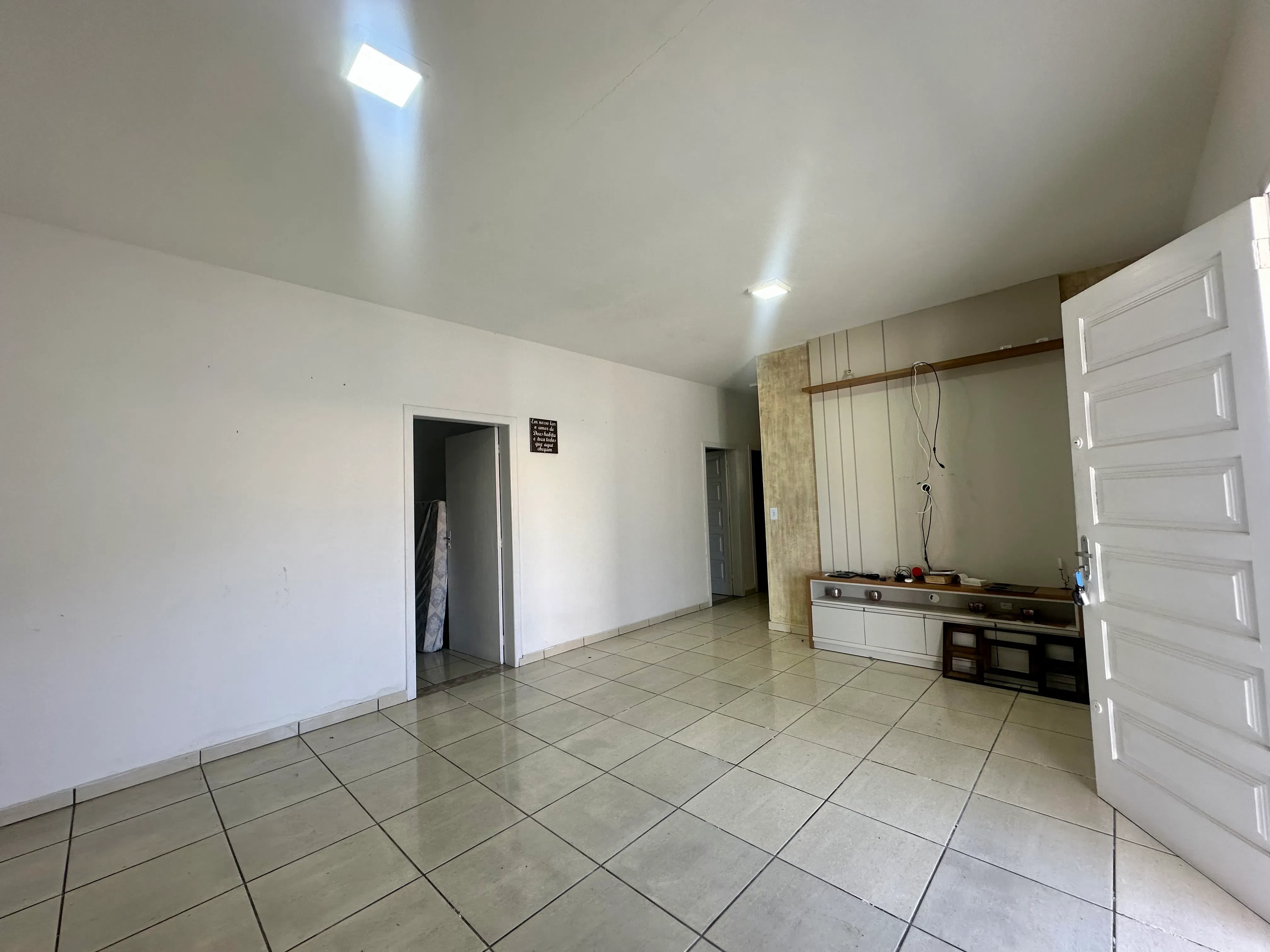 Casa com 3 dormitórios e 2 vagas, 850m da praia do Gravatá - Navegantes/SC