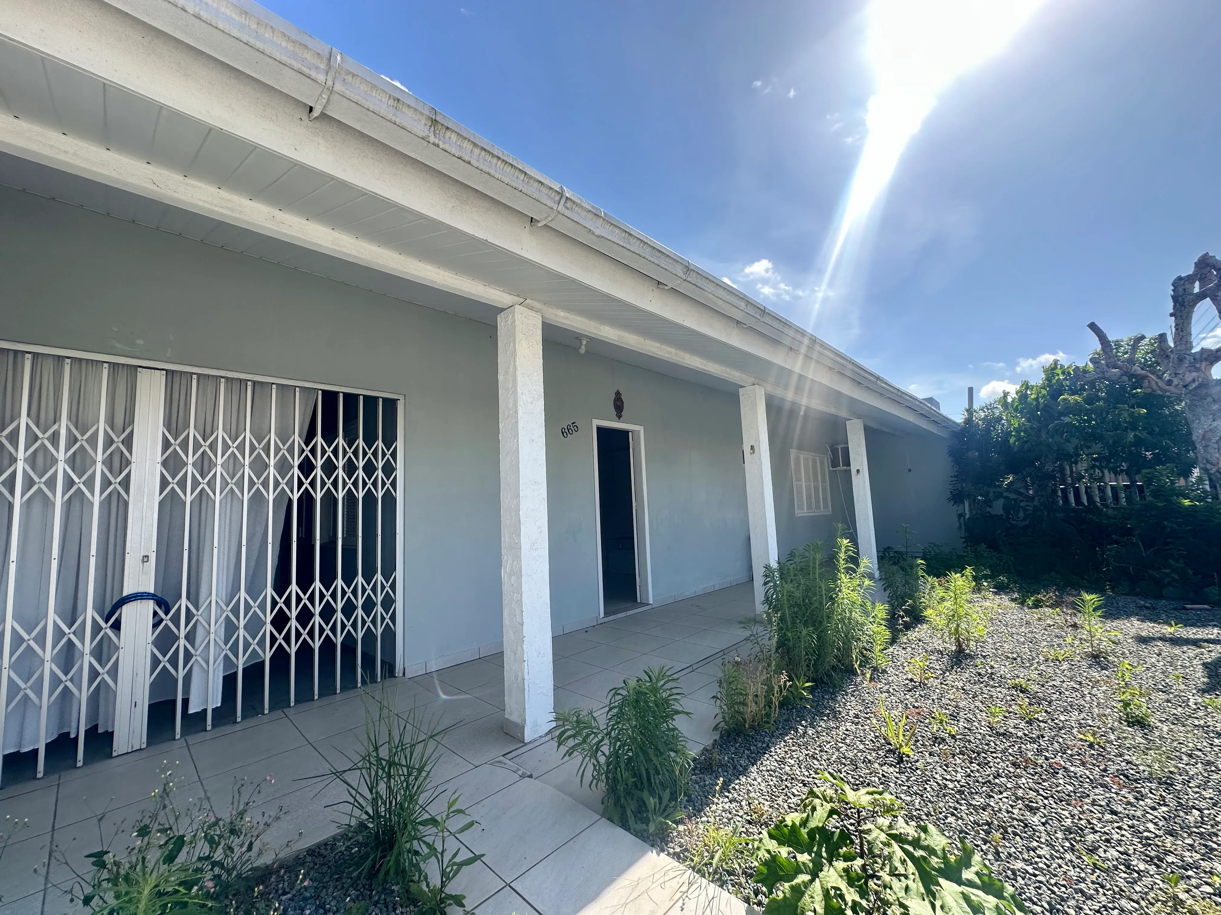 Casa com 3 dormitórios e 2 vagas, 850m da praia do Gravatá - Navegantes/SC