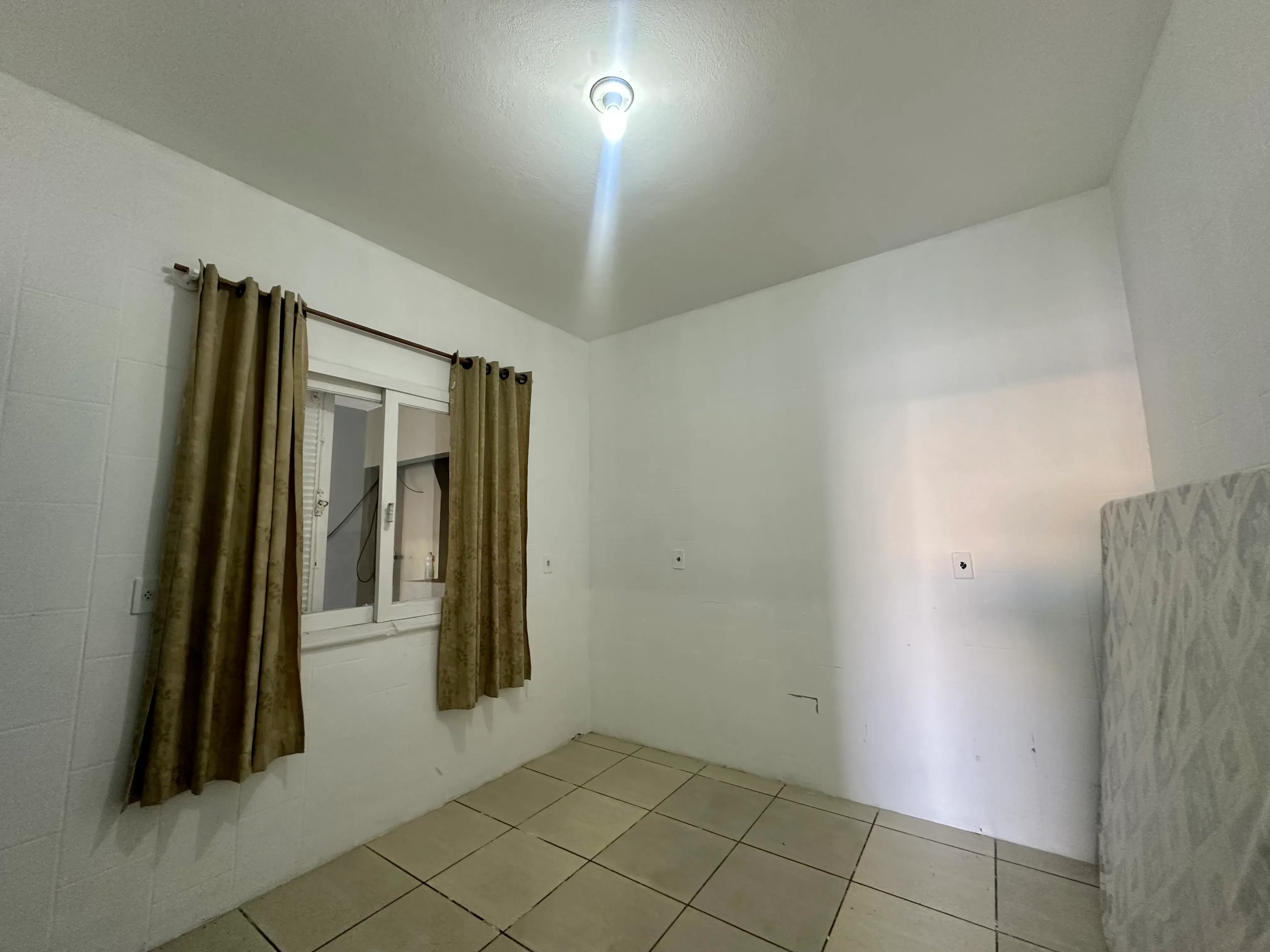 Casa com 3 dormitórios e 2 vagas, 850m da praia do Gravatá - Navegantes/SC