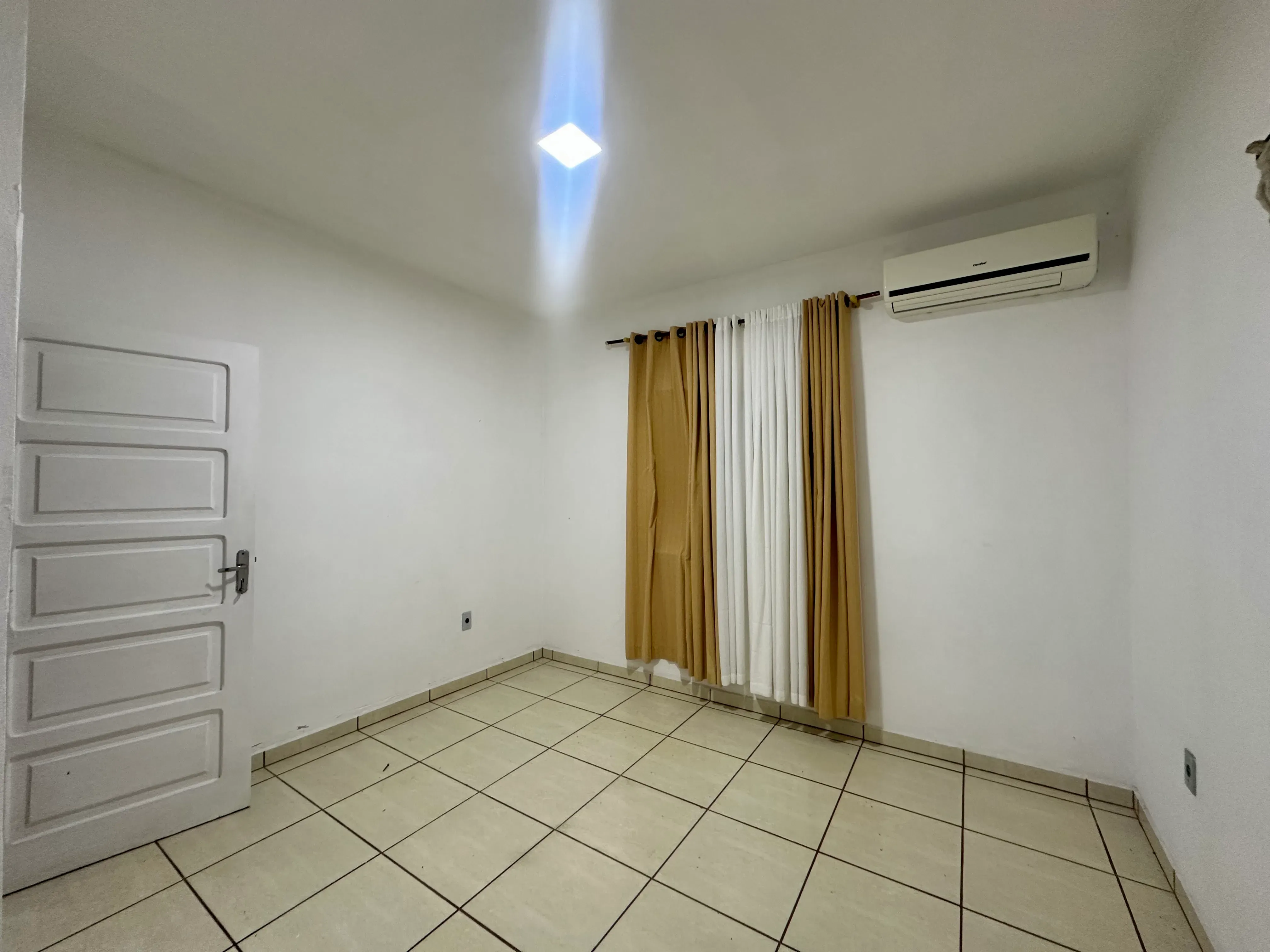 Casa com 3 dormitórios e 2 vagas, 850m da praia do Gravatá - Navegantes/SC