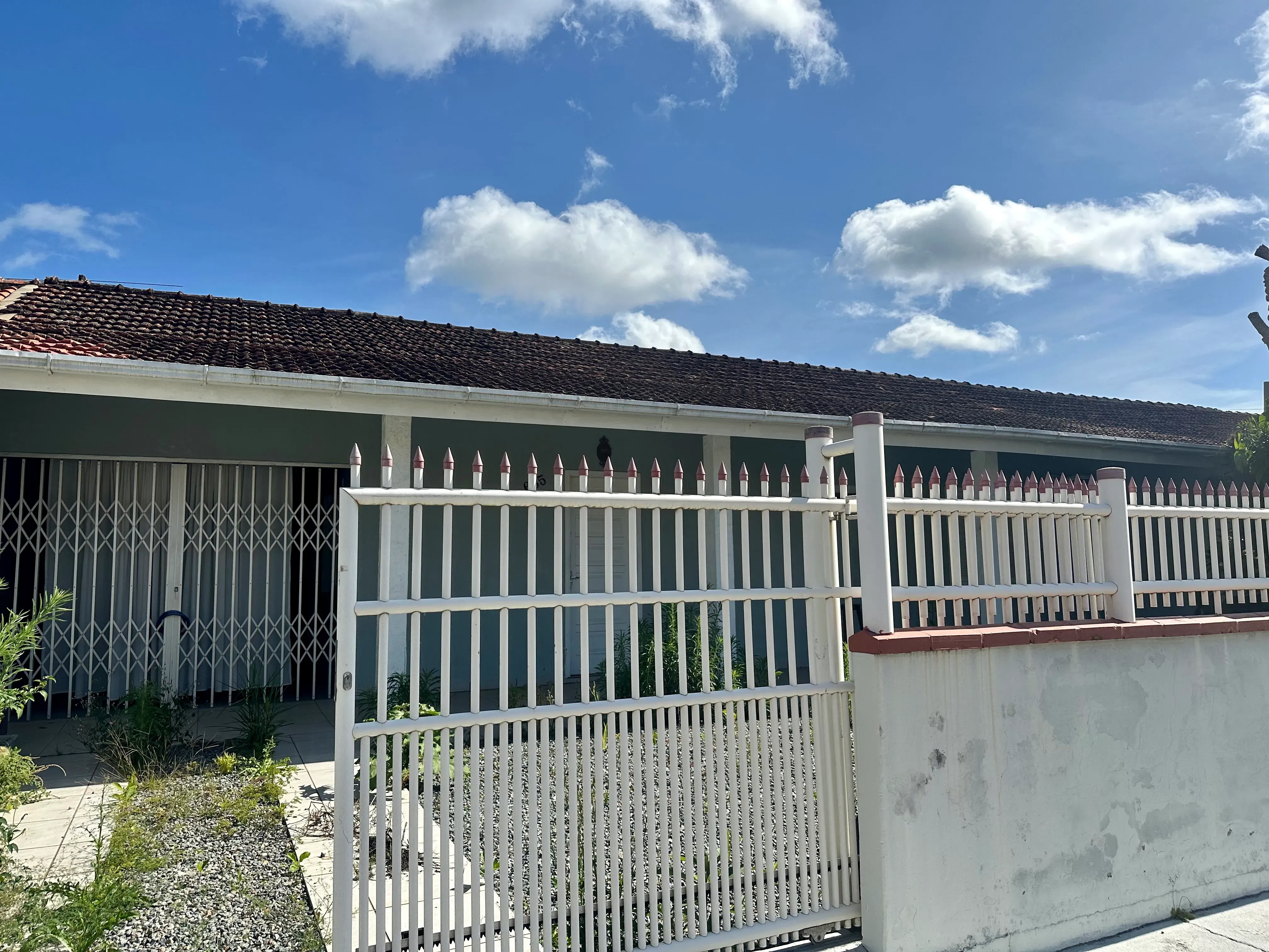 Casa com 3 dormitórios e 2 vagas, 850m da praia do Gravatá - Navegantes/SC