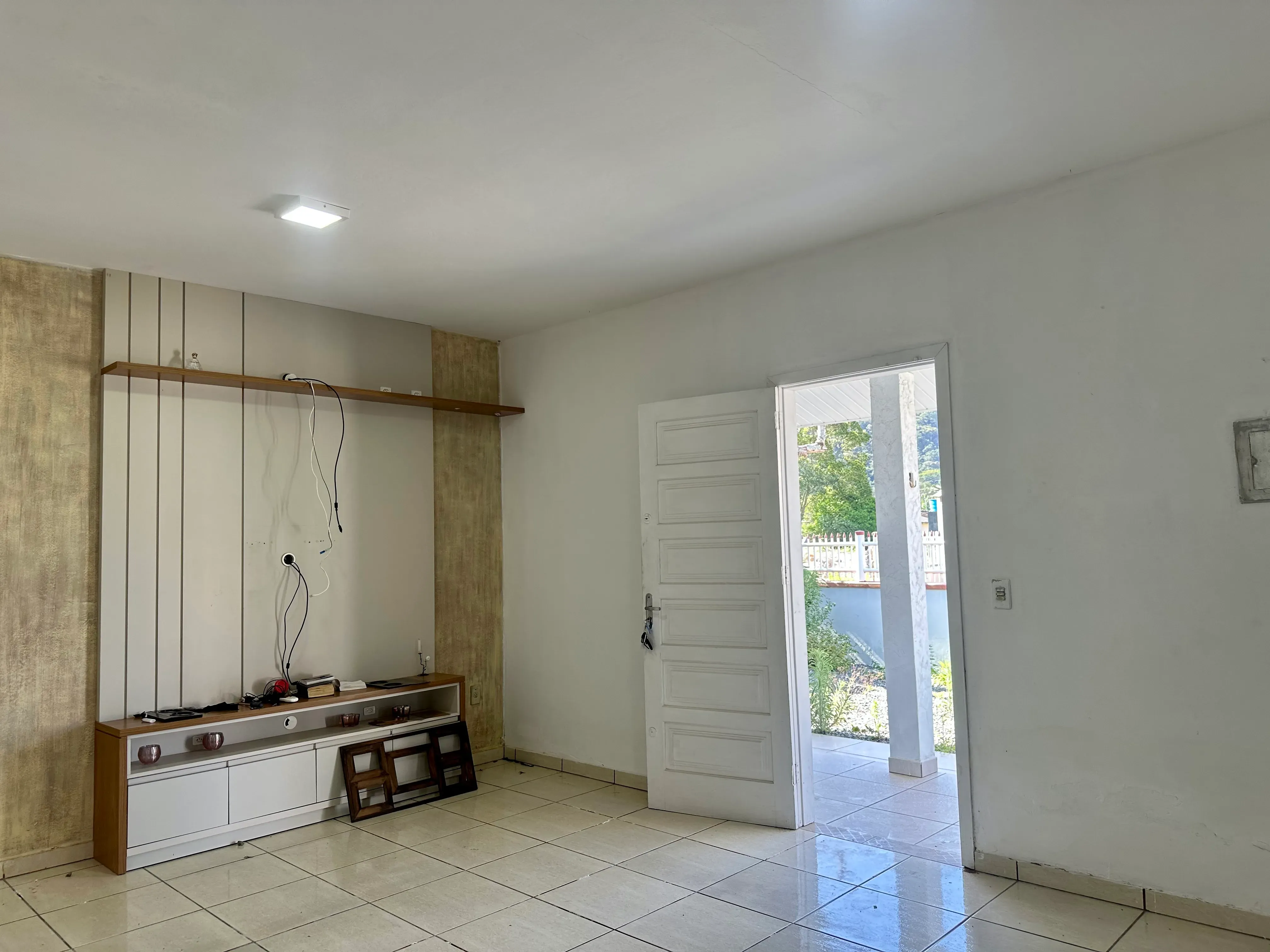 Casa com 3 dormitórios e 2 vagas, 850m da praia do Gravatá - Navegantes/SC