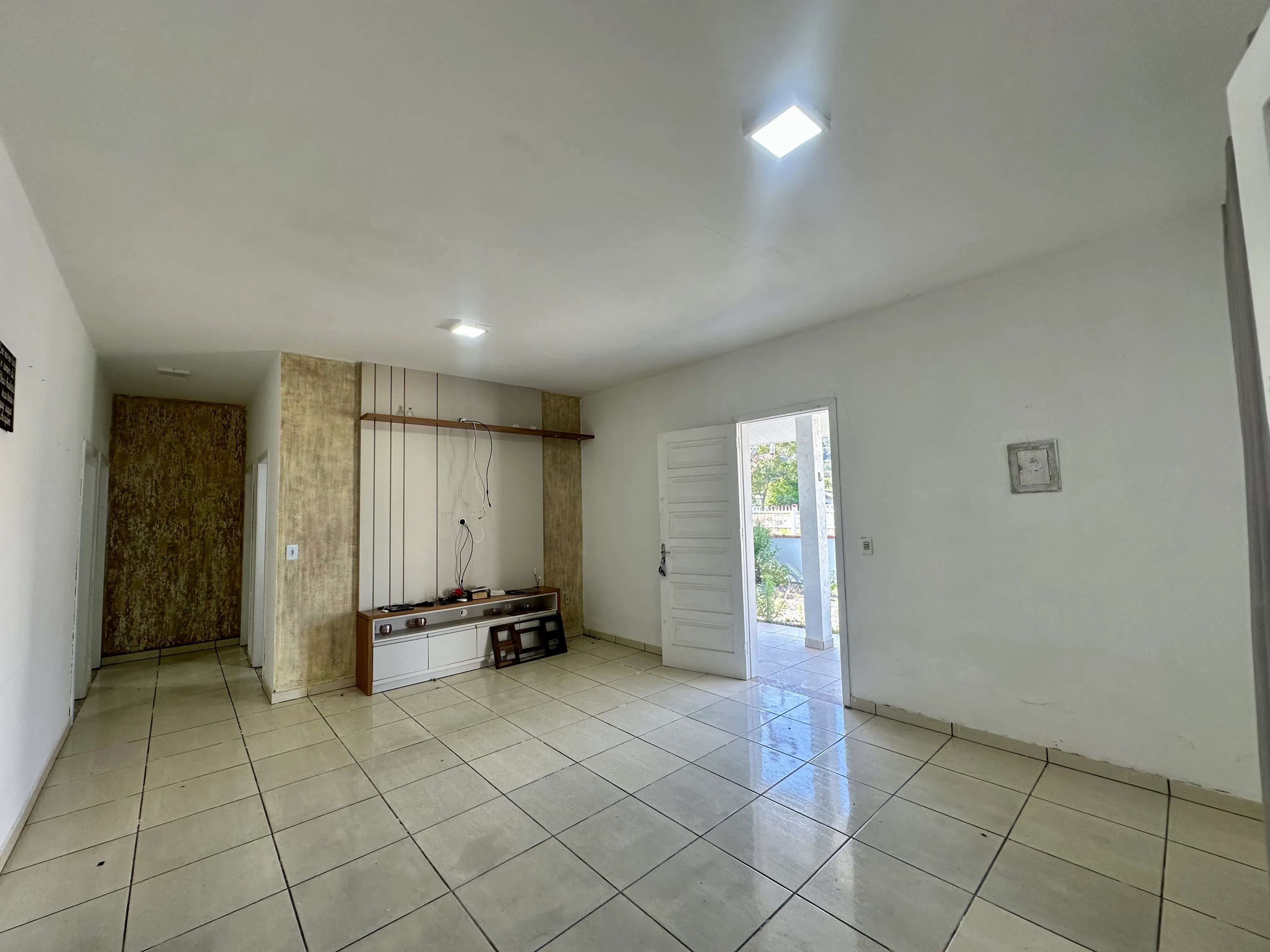 Casa com 3 dormitórios e 2 vagas, 850m da praia do Gravatá - Navegantes/SC