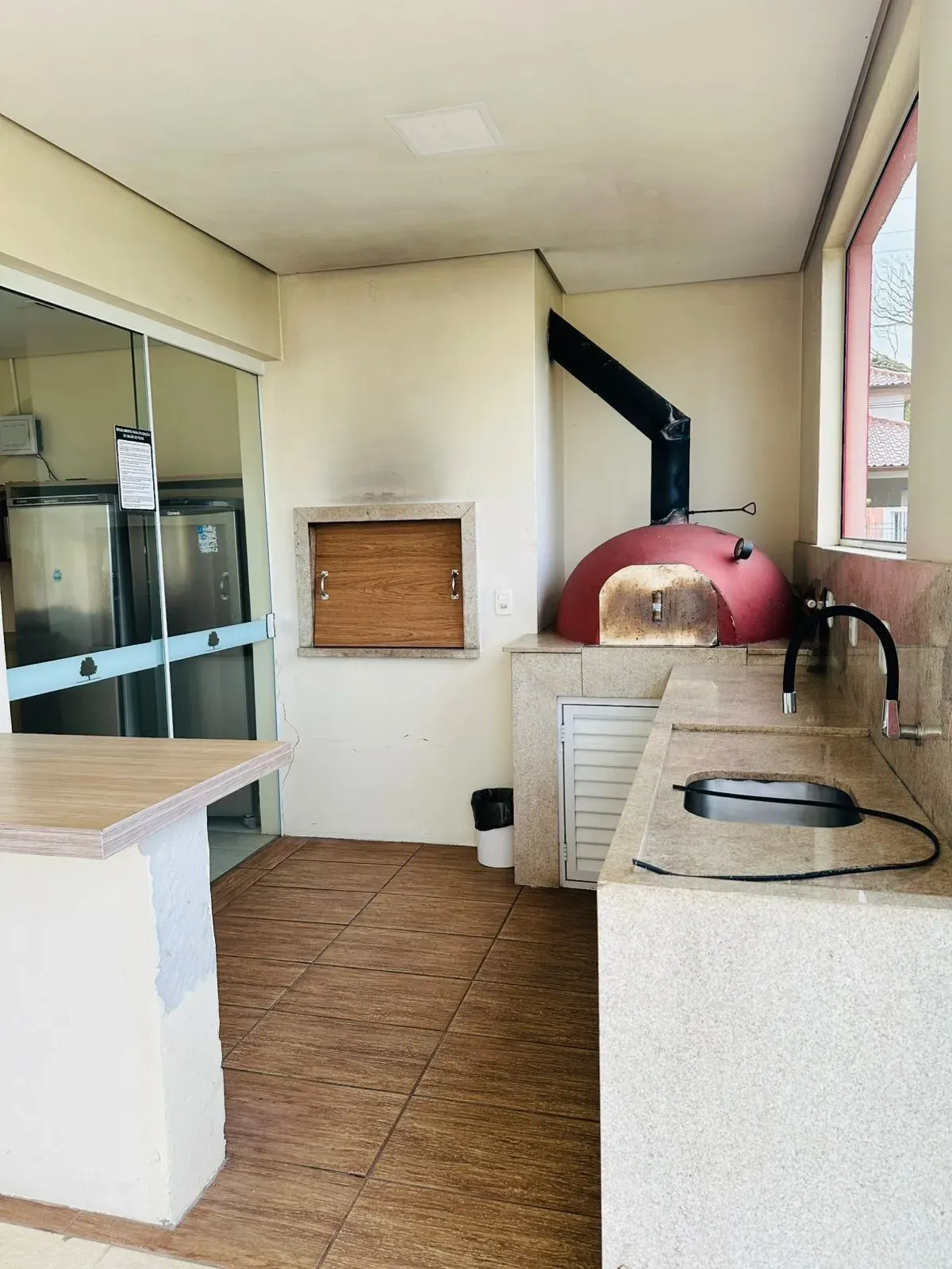 Casa alto padrão 3 dormitórios sendo 1 suíte e 2 demi-suítes e 2 vagas em Florianópolis/SC