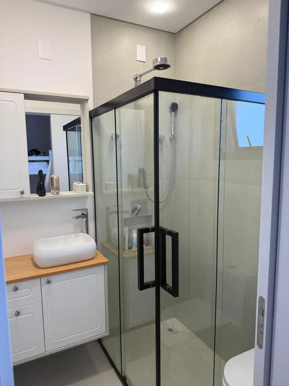 Apartamento vista mar com 2 suítes e 1 vaga de garagem em Itapema/SC