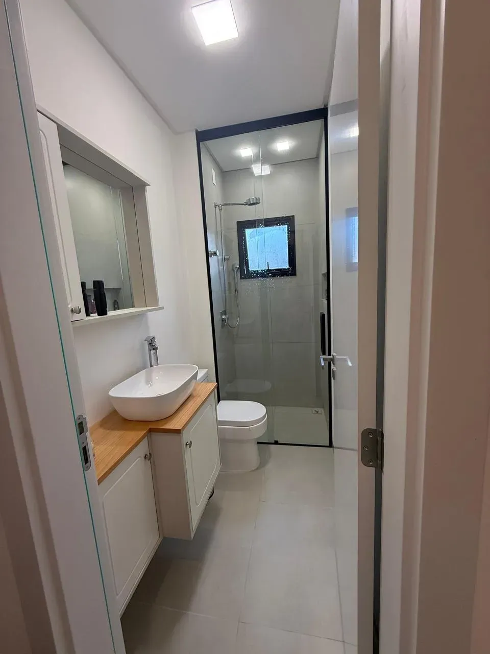 Apartamento vista mar com 2 suítes e 1 vaga de garagem em Itapema/SC