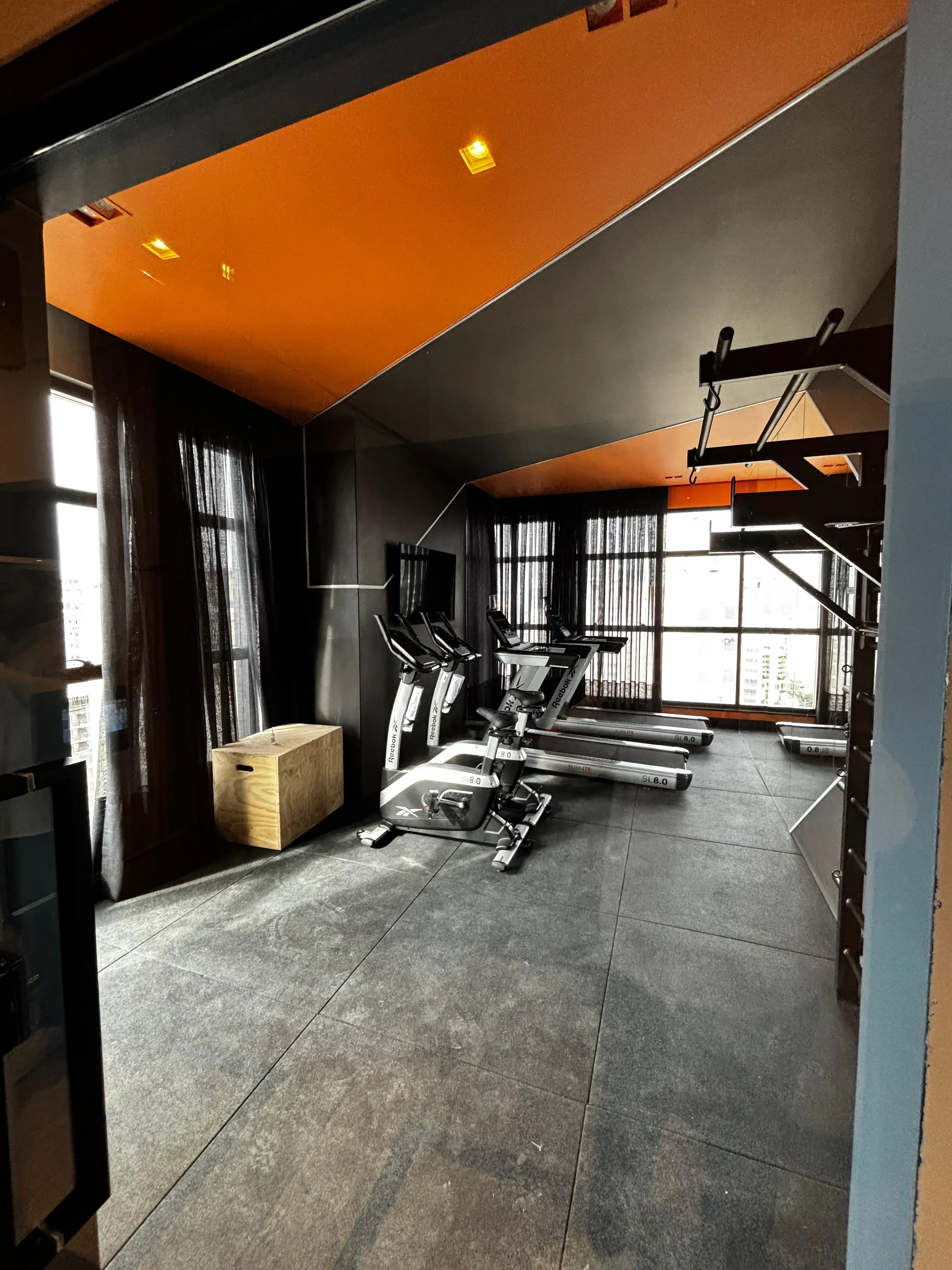 Apartamento vista mar com 2 suítes e 1 vaga de garagem em Itapema/SC