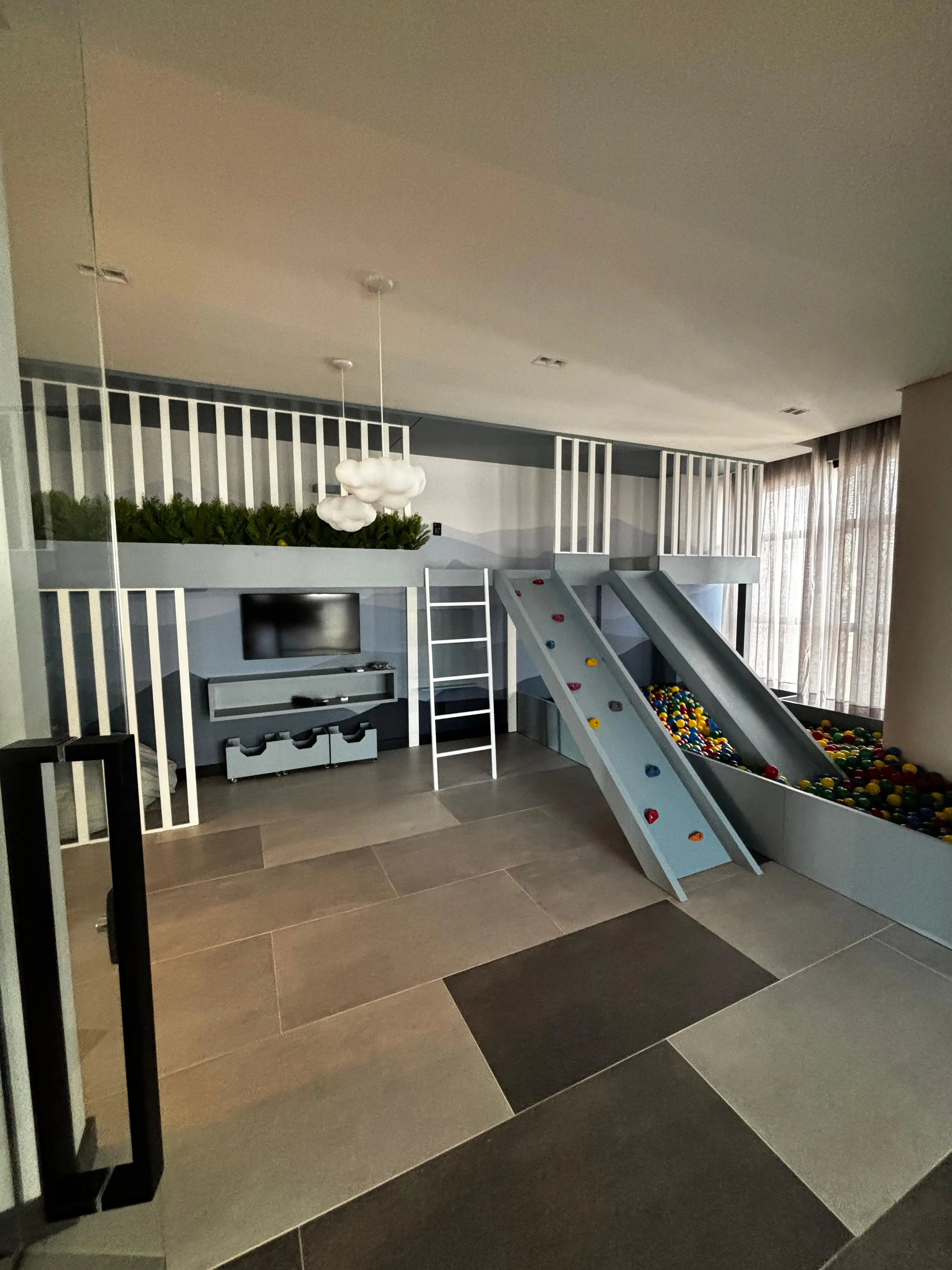 Apartamento vista mar com 2 suítes e 1 vaga de garagem em Itapema/SC