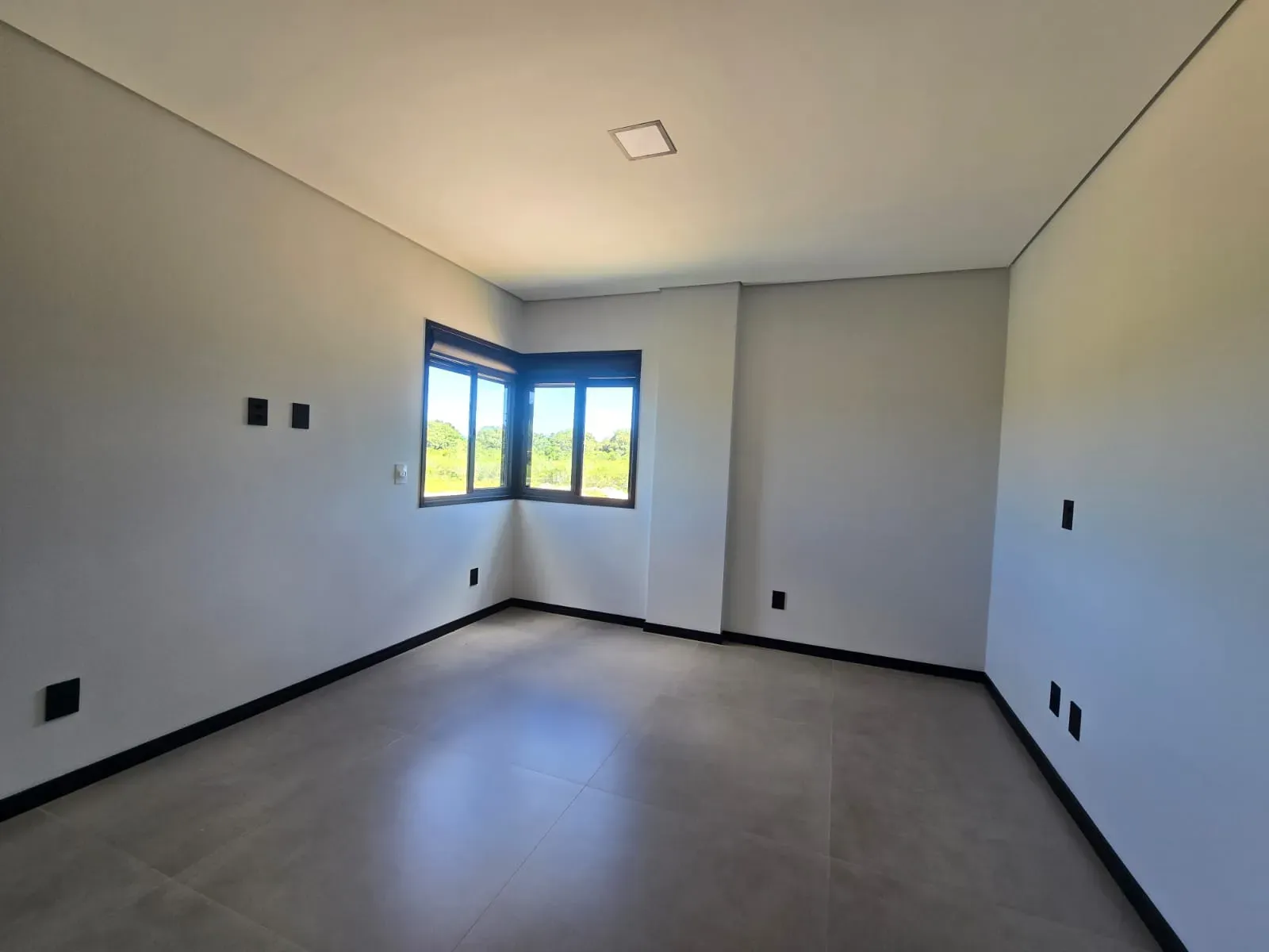 Casa com 3 suítes e 1 vaga – Real Parque | Florianópolis/SC