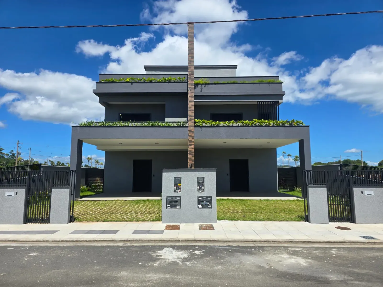 Casa com 3 suítes e 1 vaga – Real Parque | Florianópolis/SC