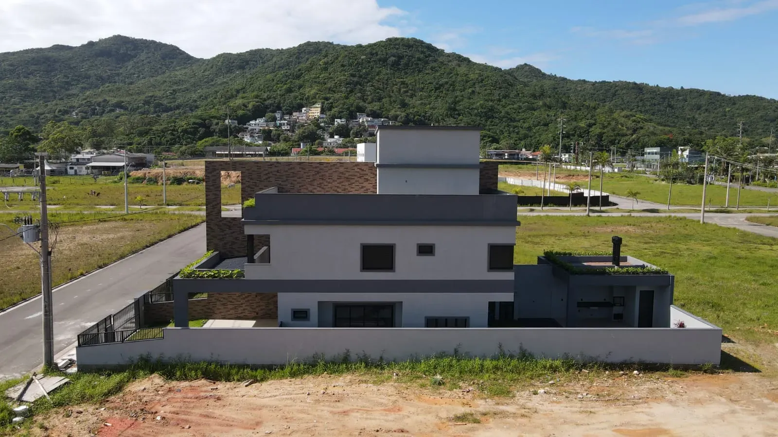 Casa com 3 suítes e 1 vaga – Real Parque | Florianópolis/SC