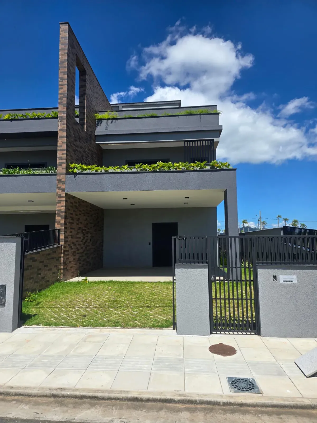 Casa com 3 suítes e 1 vaga – Real Parque | Florianópolis/SC