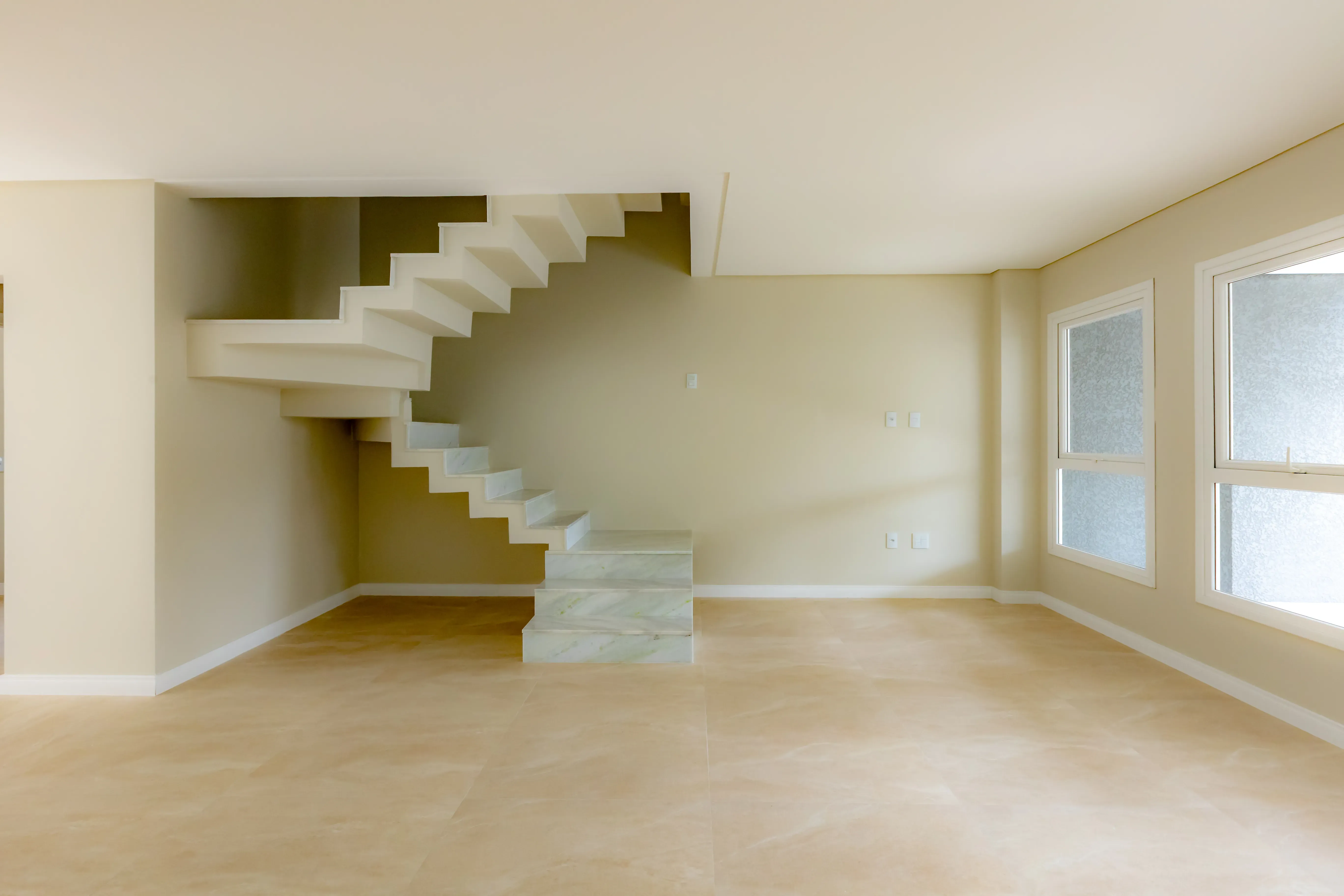 Sobrado Geminado novo! Com 4 suítes e 2 vagas de garagem no Centro em Balneário Camboriú - SC