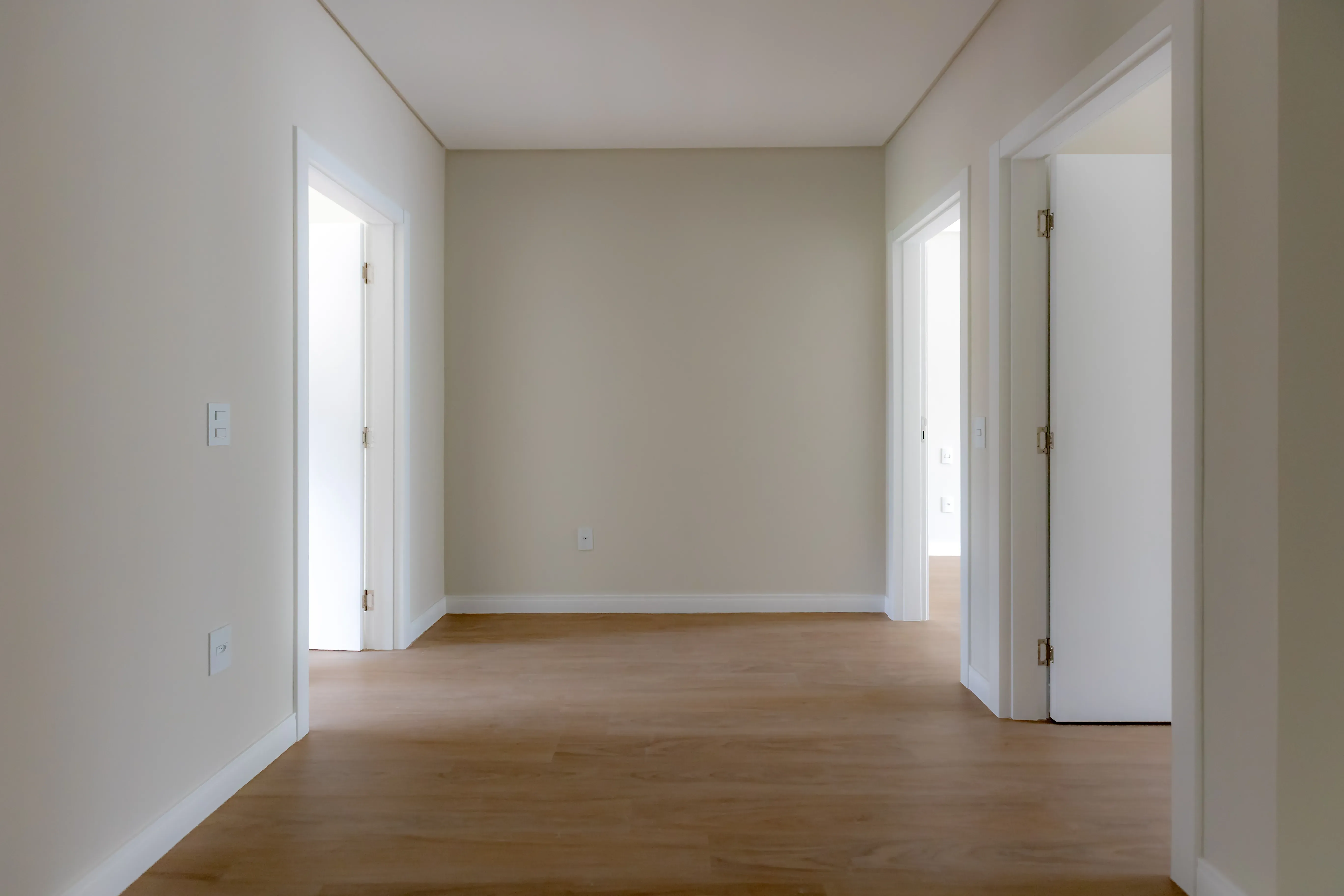 Sobrado Geminado novo! Com 4 suítes e 2 vagas de garagem no Centro em Balneário Camboriú - SC