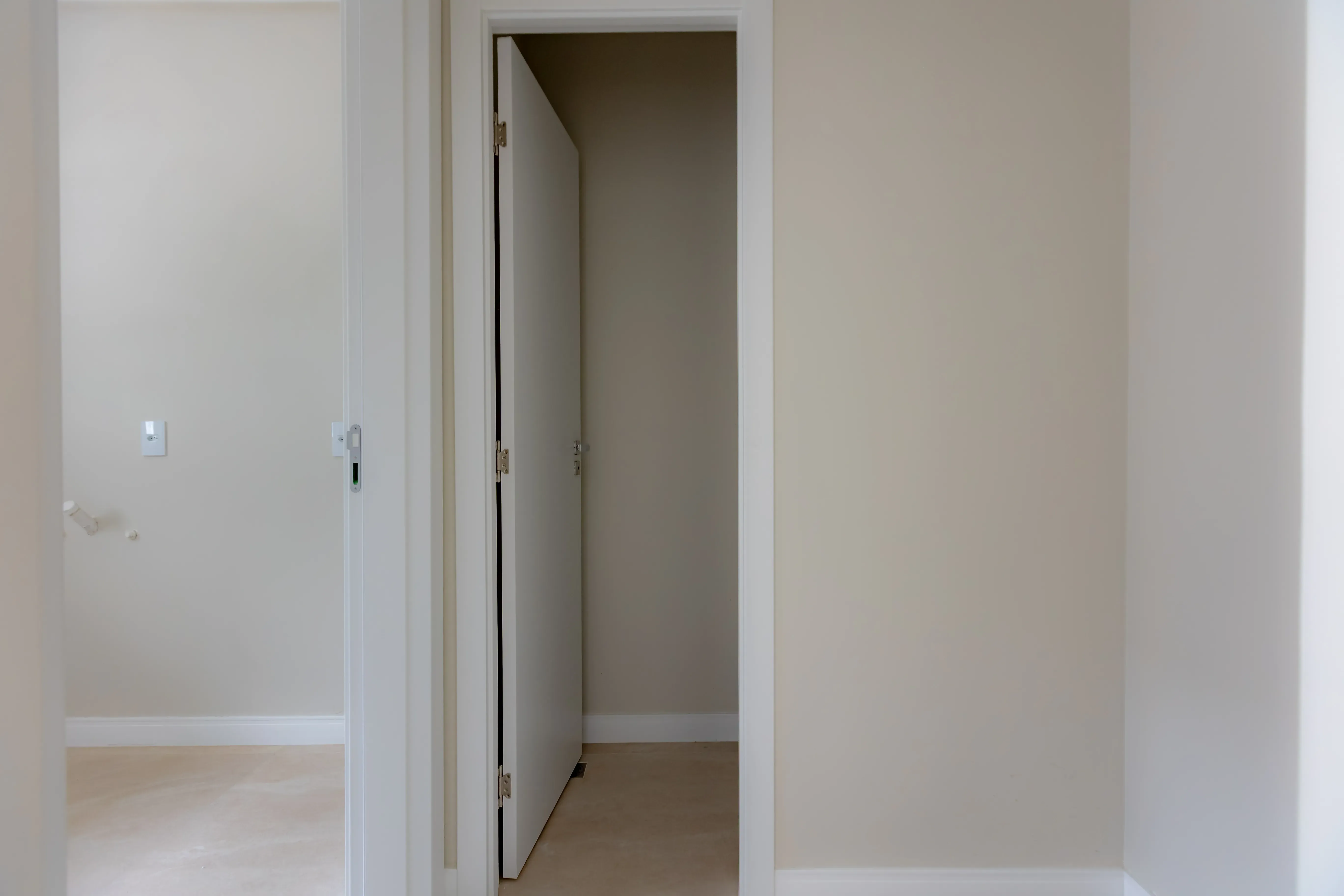 Sobrado Geminado novo! Com 4 suítes e 2 vagas de garagem no Centro em Balneário Camboriú - SC