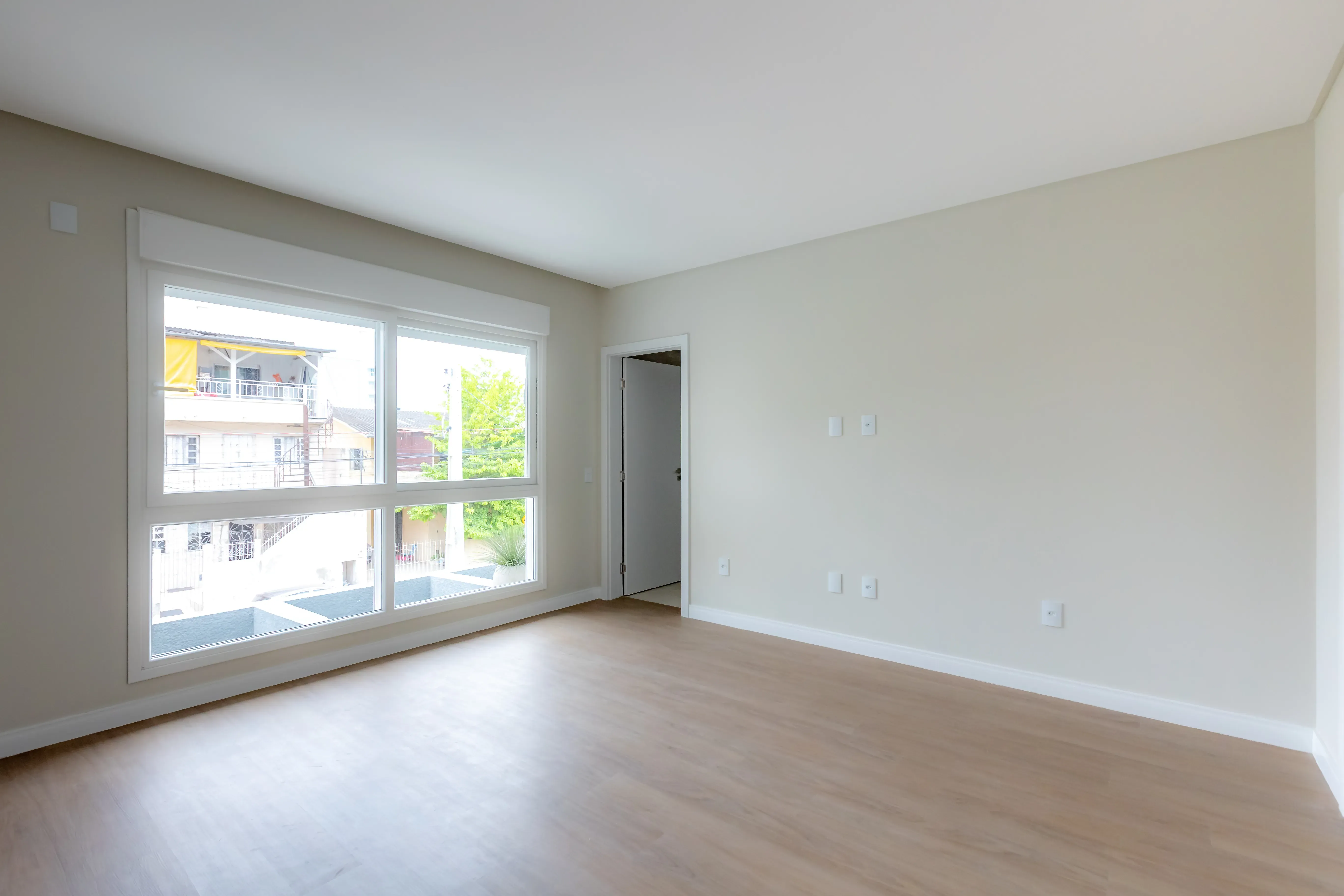 Sobrado Geminado novo! Com 4 suítes e 2 vagas de garagem no Centro em Balneário Camboriú - SC