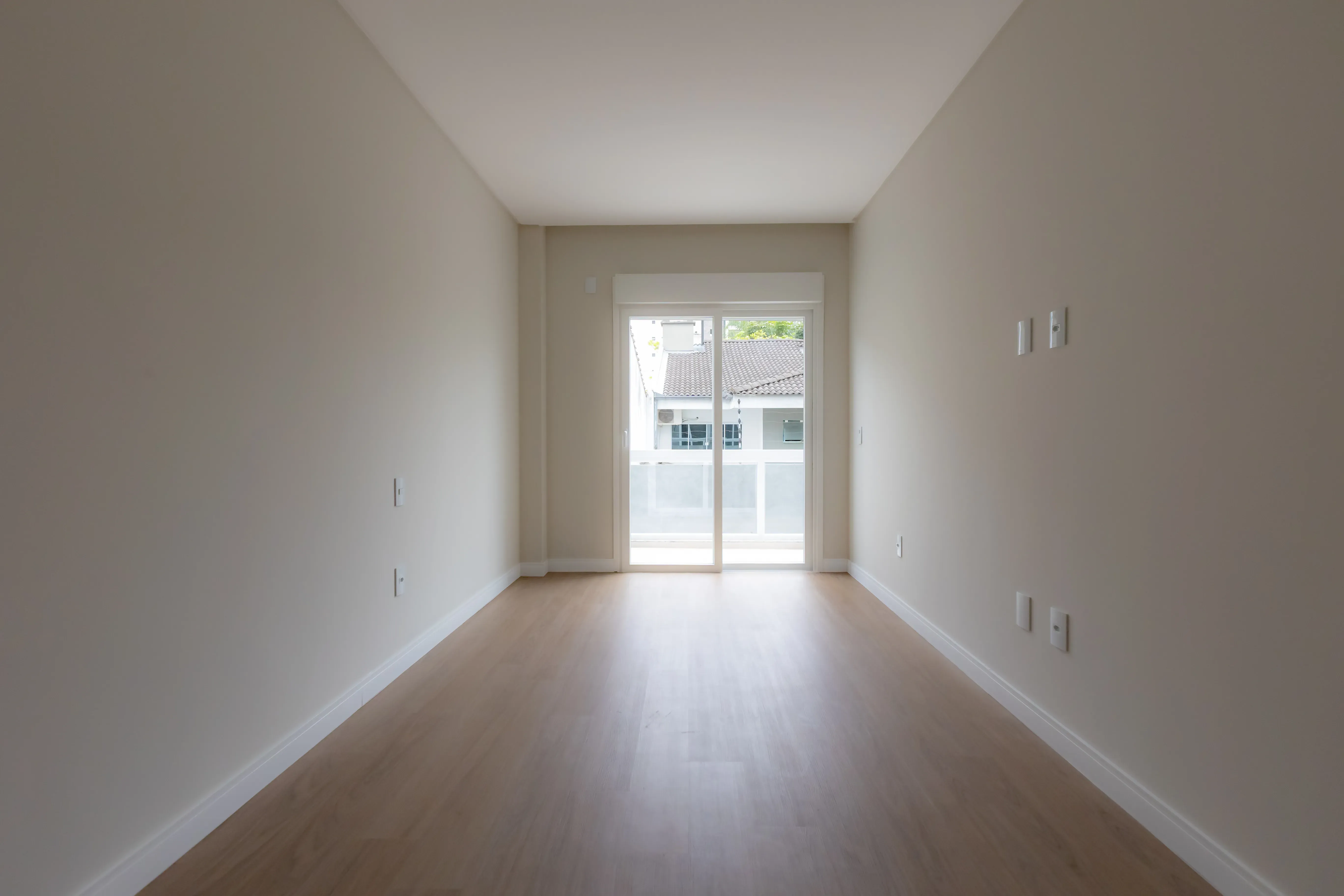 Sobrado Geminado novo! Com 4 suítes e 2 vagas de garagem no Centro em Balneário Camboriú - SC