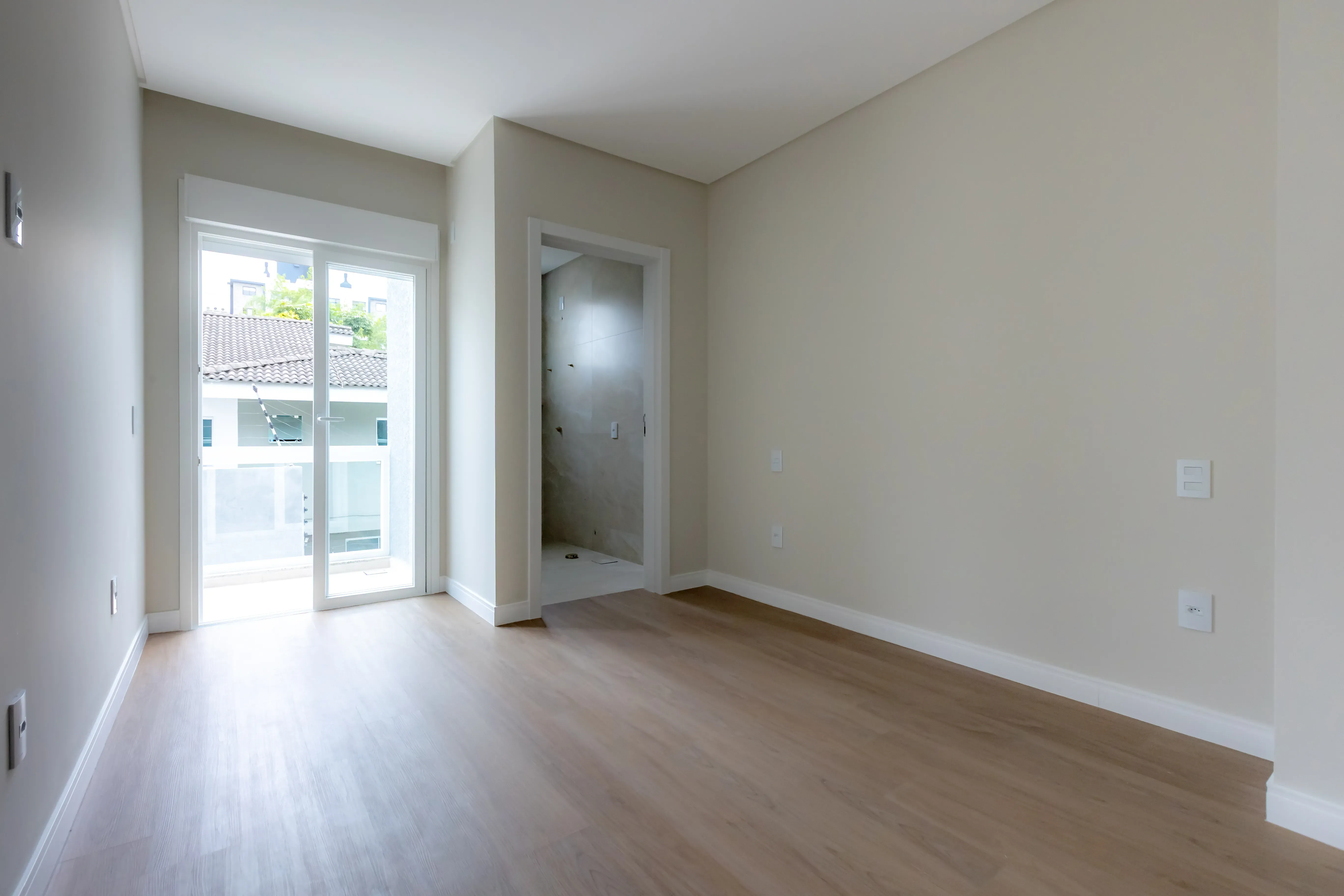 Sobrado Geminado novo! Com 4 suítes e 2 vagas de garagem no Centro em Balneário Camboriú - SC