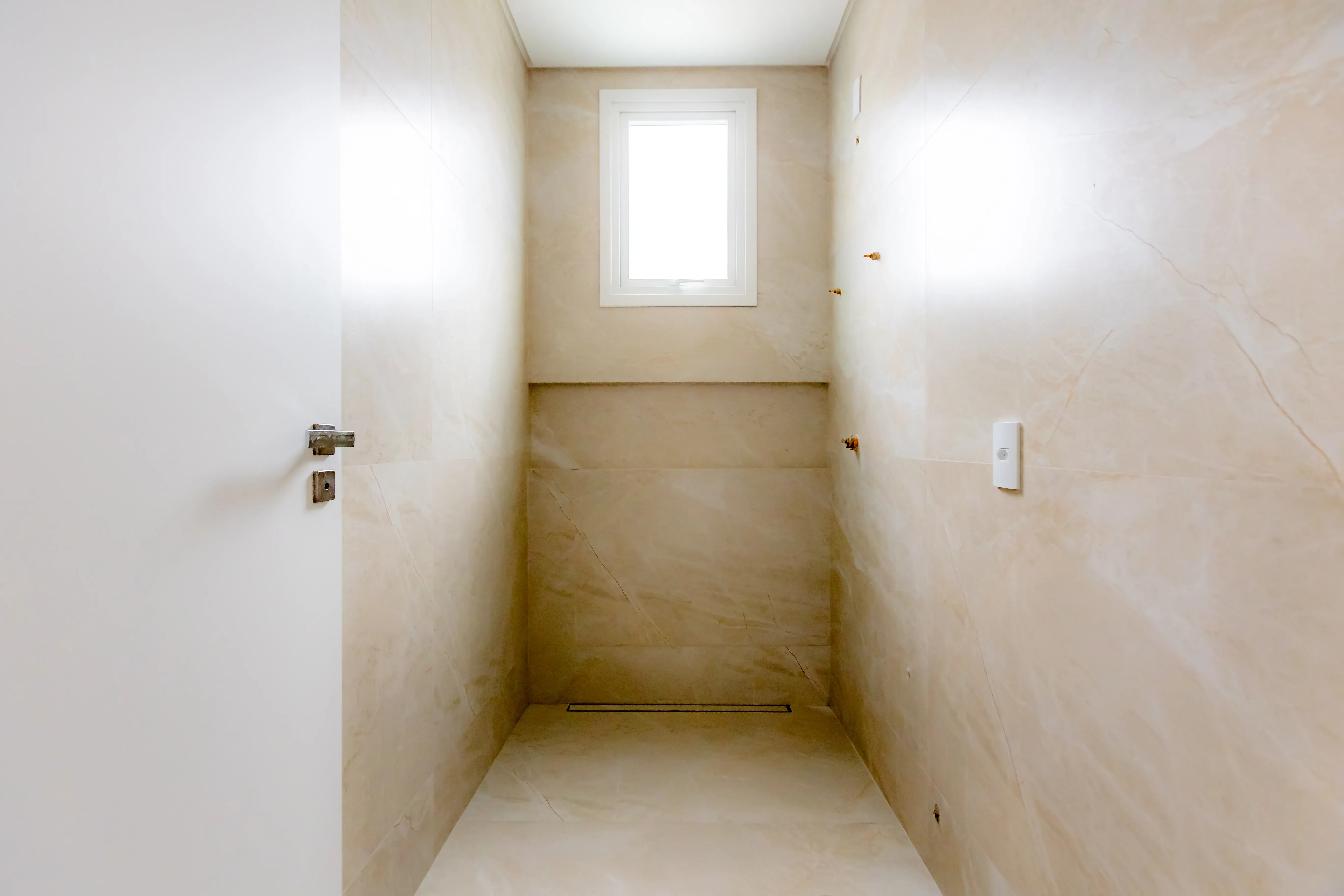 Sobrado Geminado novo! Com 4 suítes e 2 vagas de garagem no Centro em Balneário Camboriú - SC