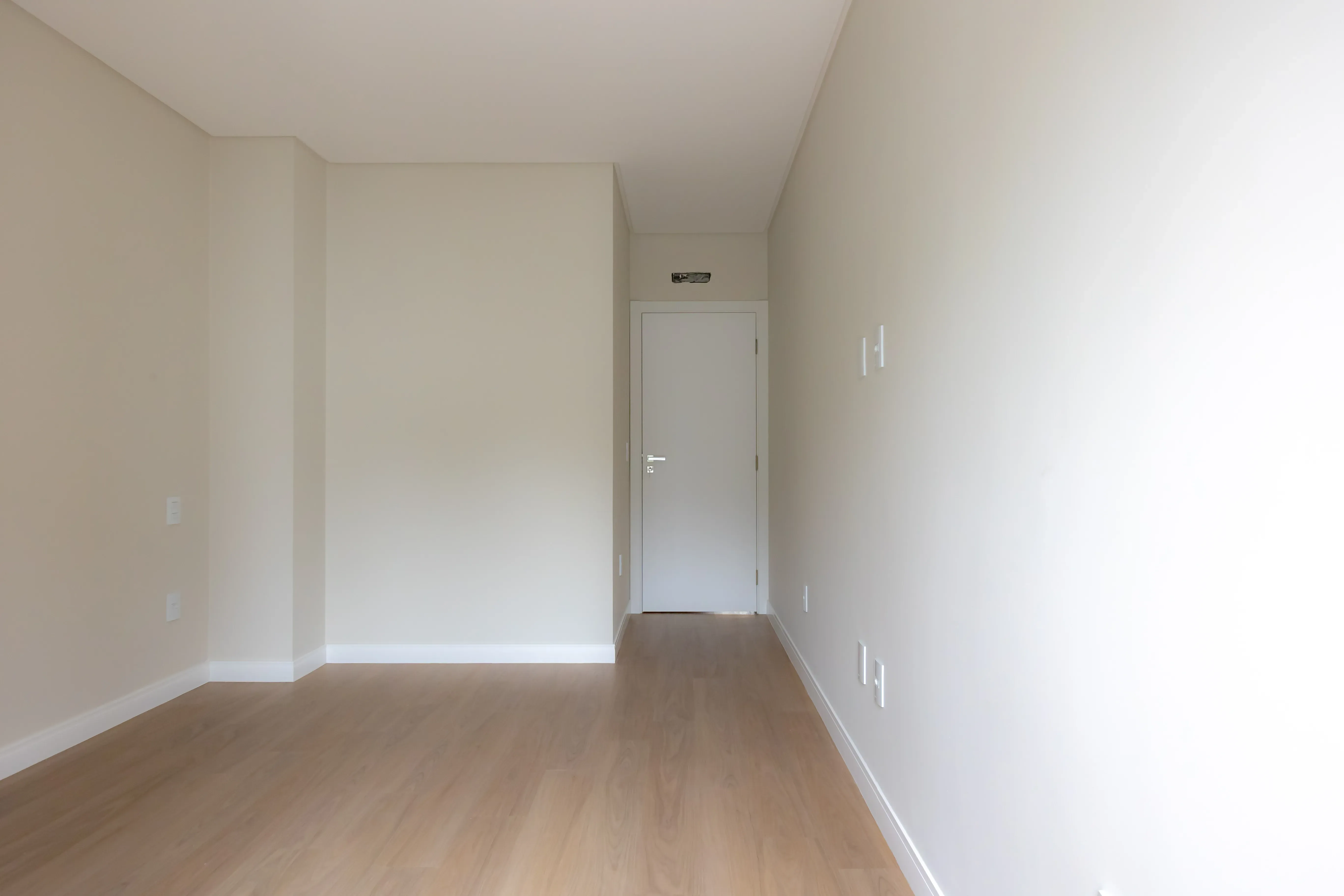 Sobrado Geminado novo! Com 4 suítes e 2 vagas de garagem no Centro em Balneário Camboriú - SC