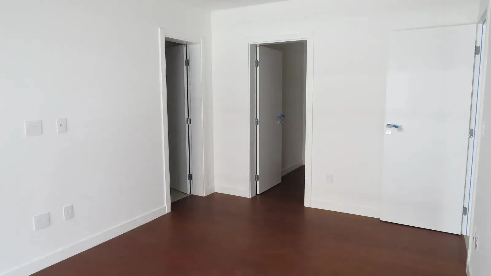 Apartamento Duplex mobiliado com 3 dormitórios sendo 3 suítes e 2 vagas de garagem - Jurerê/SC