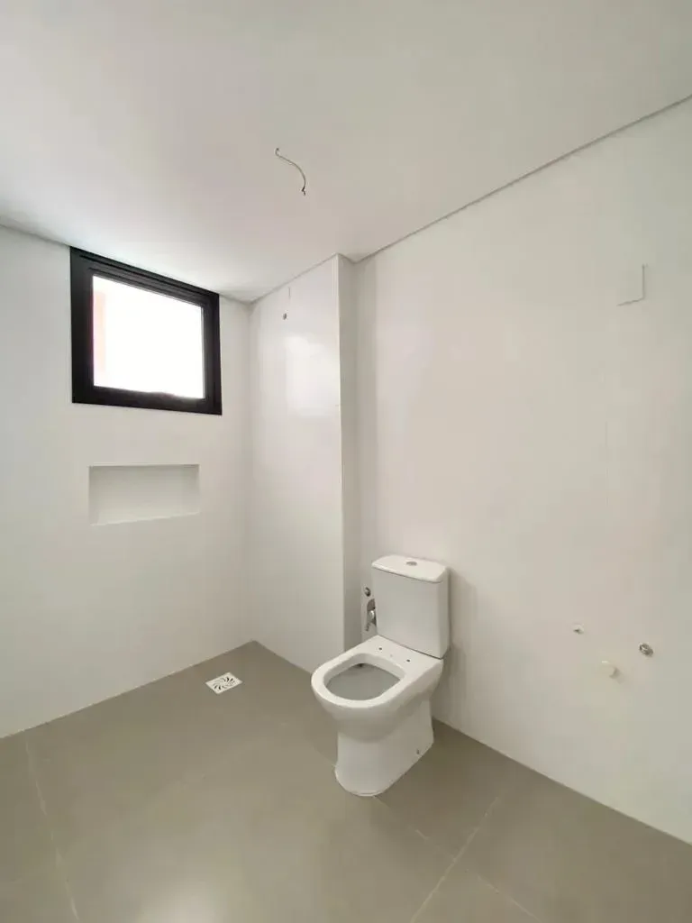 Apartamento Duplex mobiliado com 3 dormitórios sendo 3 suítes e 2 vagas de garagem - Jurerê/SC