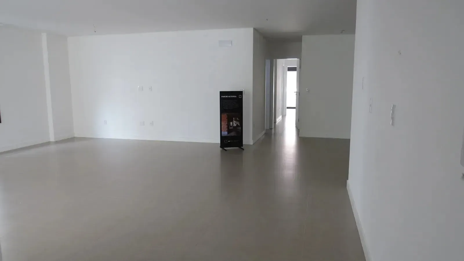 Apartamento Duplex mobiliado com 3 dormitórios sendo 3 suítes e 2 vagas de garagem - Jurerê/SC