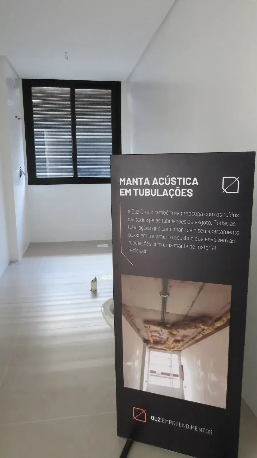 Apartamento Duplex mobiliado com 3 dormitórios sendo 3 suítes e 2 vagas de garagem - Jurerê/SC