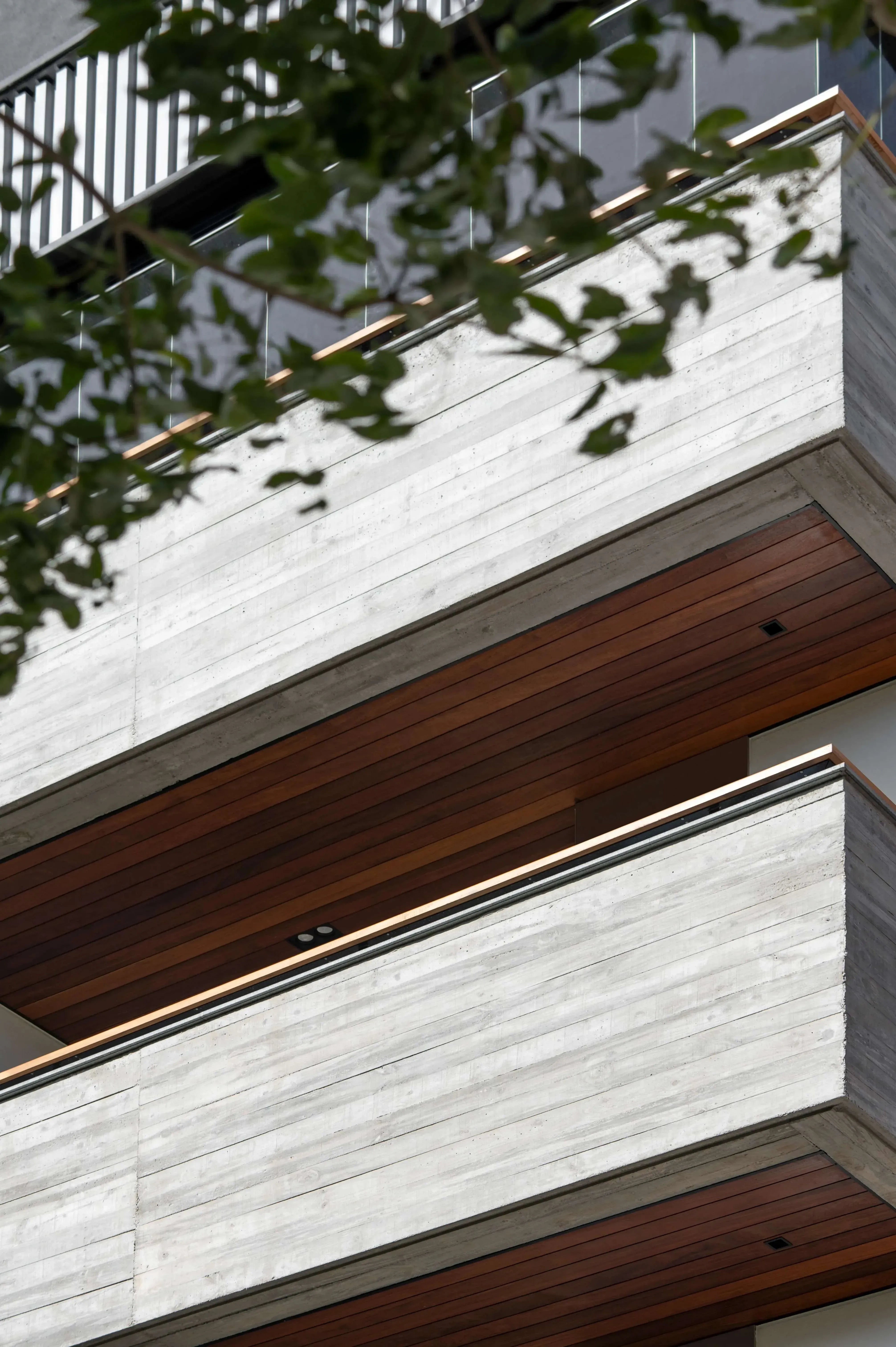 Apartamento Duplex mobiliado com 3 dormitórios sendo 3 suítes e 2 vagas de garagem - Jurerê/SC