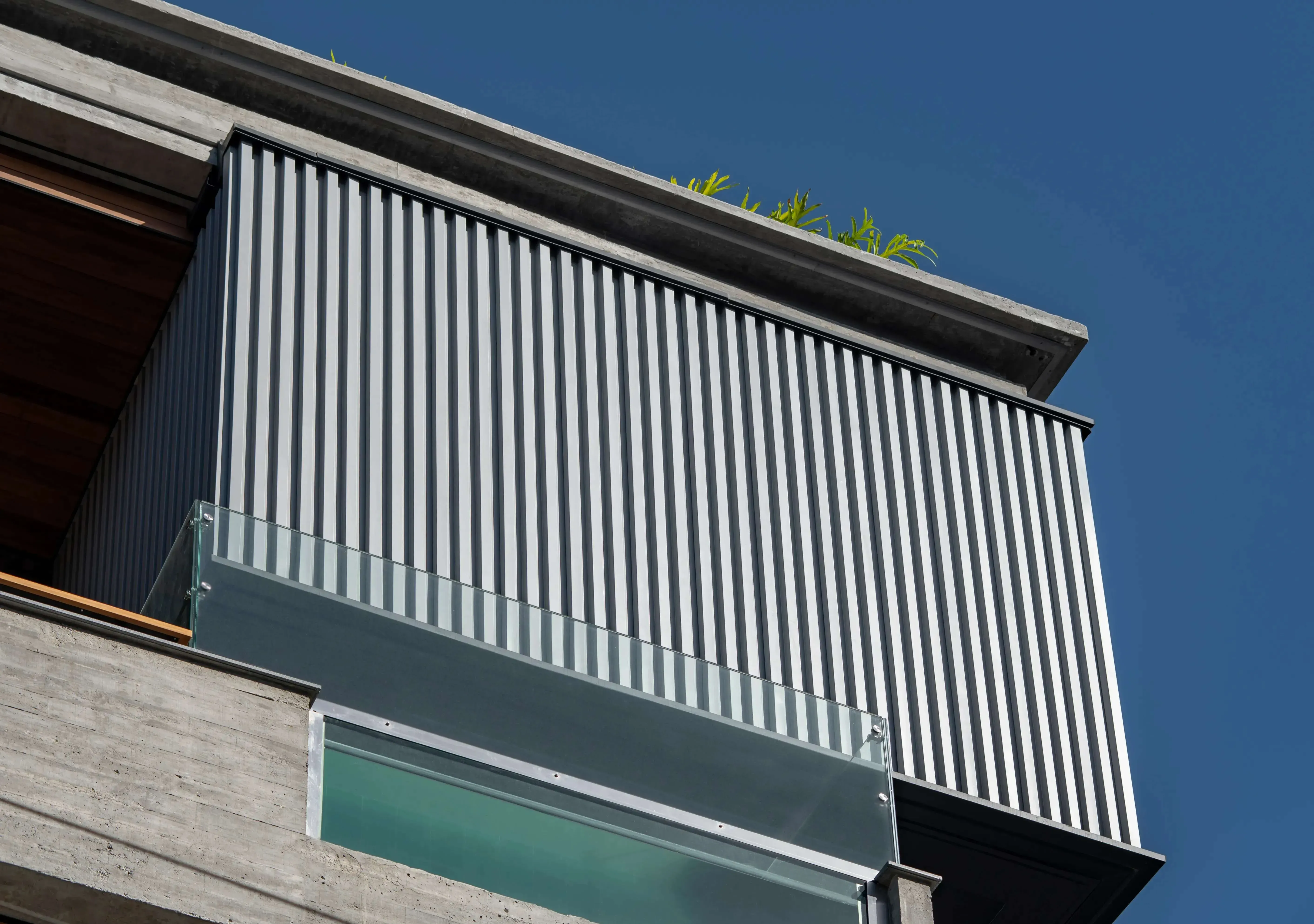 Apartamento Duplex mobiliado com 3 dormitórios sendo 3 suítes e 2 vagas de garagem - Jurerê/SC