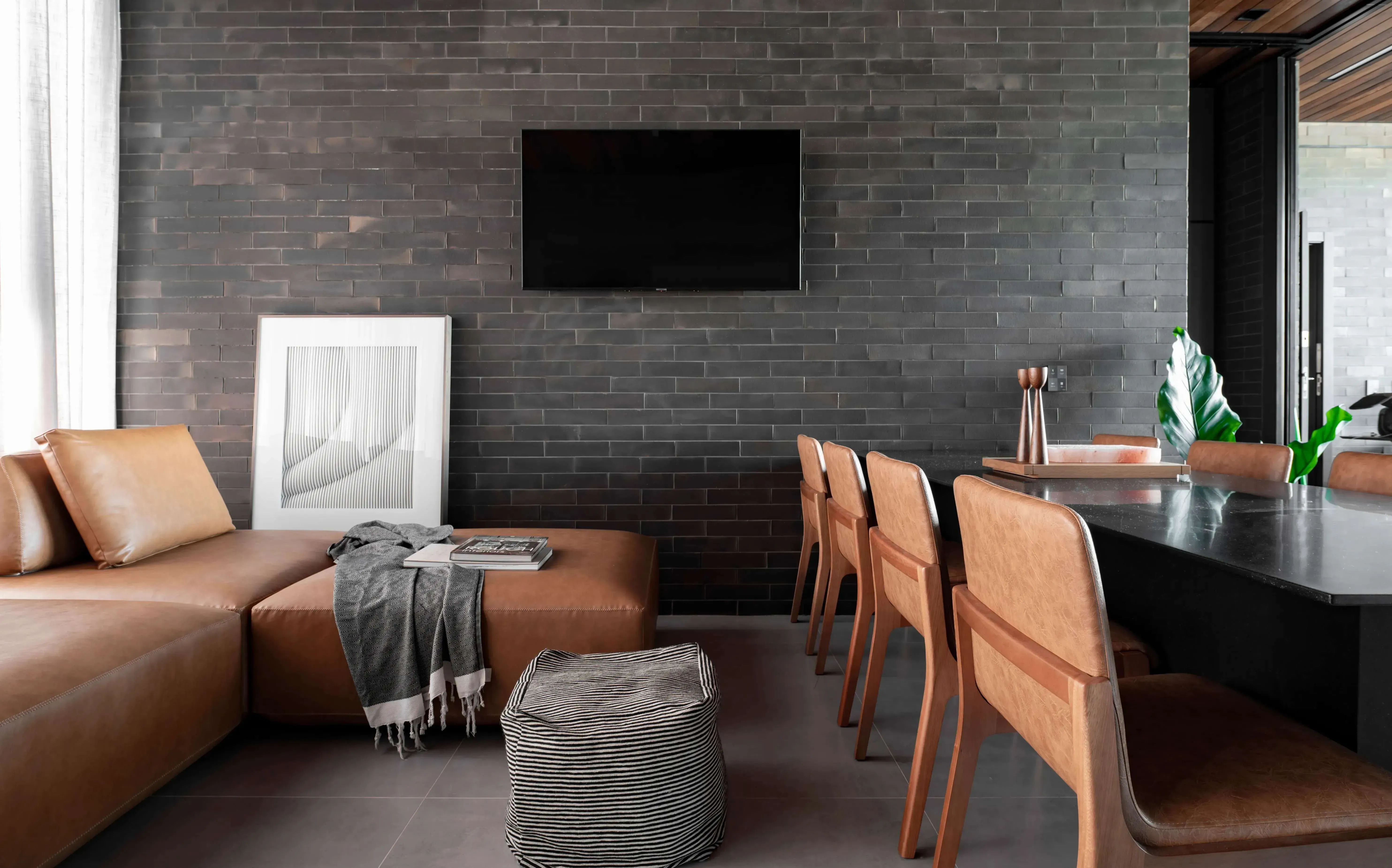 Apartamento Duplex mobiliado com 3 dormitórios sendo 3 suítes e 2 vagas de garagem - Jurerê/SC