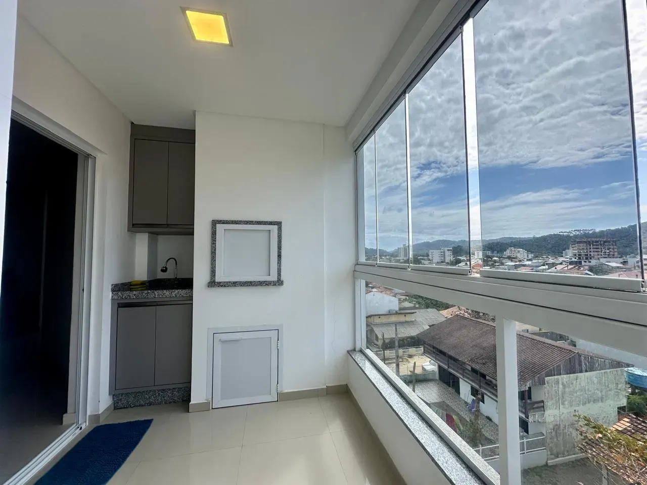 Apartamento com 2 dormitórios sendo 1 suíte 1 vaga, a 300 metros da praia de Gravatá, Navegantes/SC