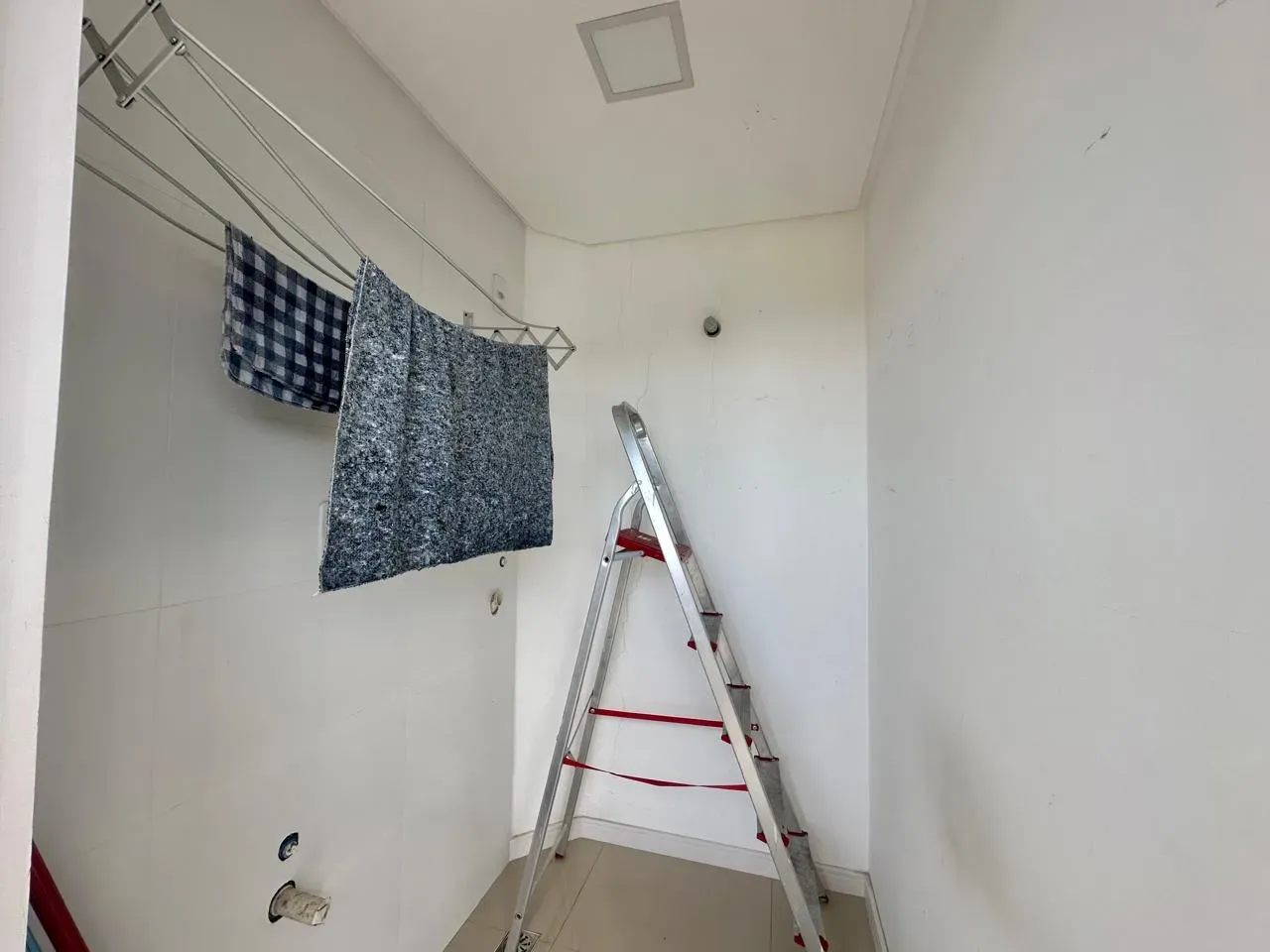 Apartamento com 2 dormitórios sendo 1 suíte 1 vaga, a 300 metros da praia de Gravatá, Navegantes/SC