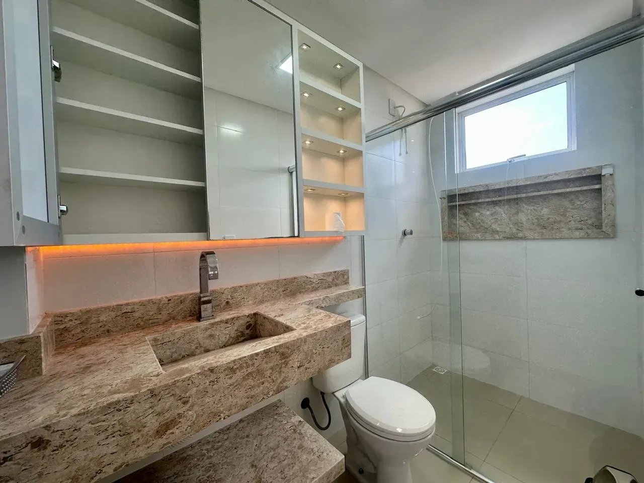 Apartamento com 2 dormitórios sendo 1 suíte 1 vaga, a 300 metros da praia de Gravatá, Navegantes/SC