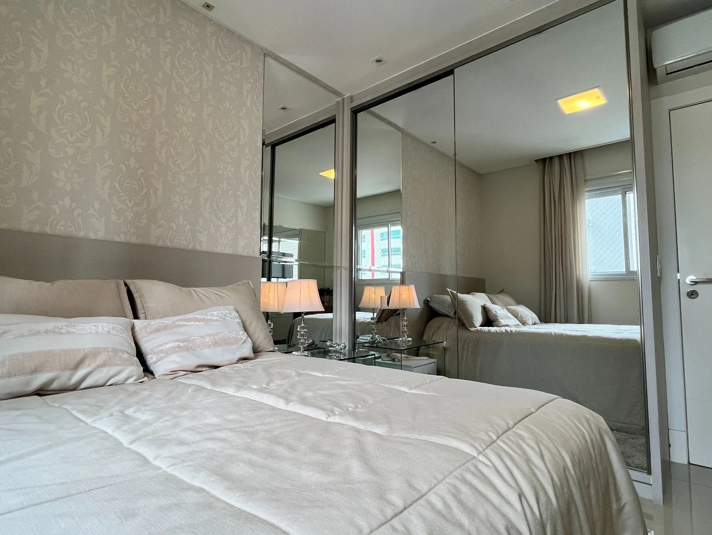 Apartamento alto padrão de 4 dormitórios proximo a Av. Central em BC