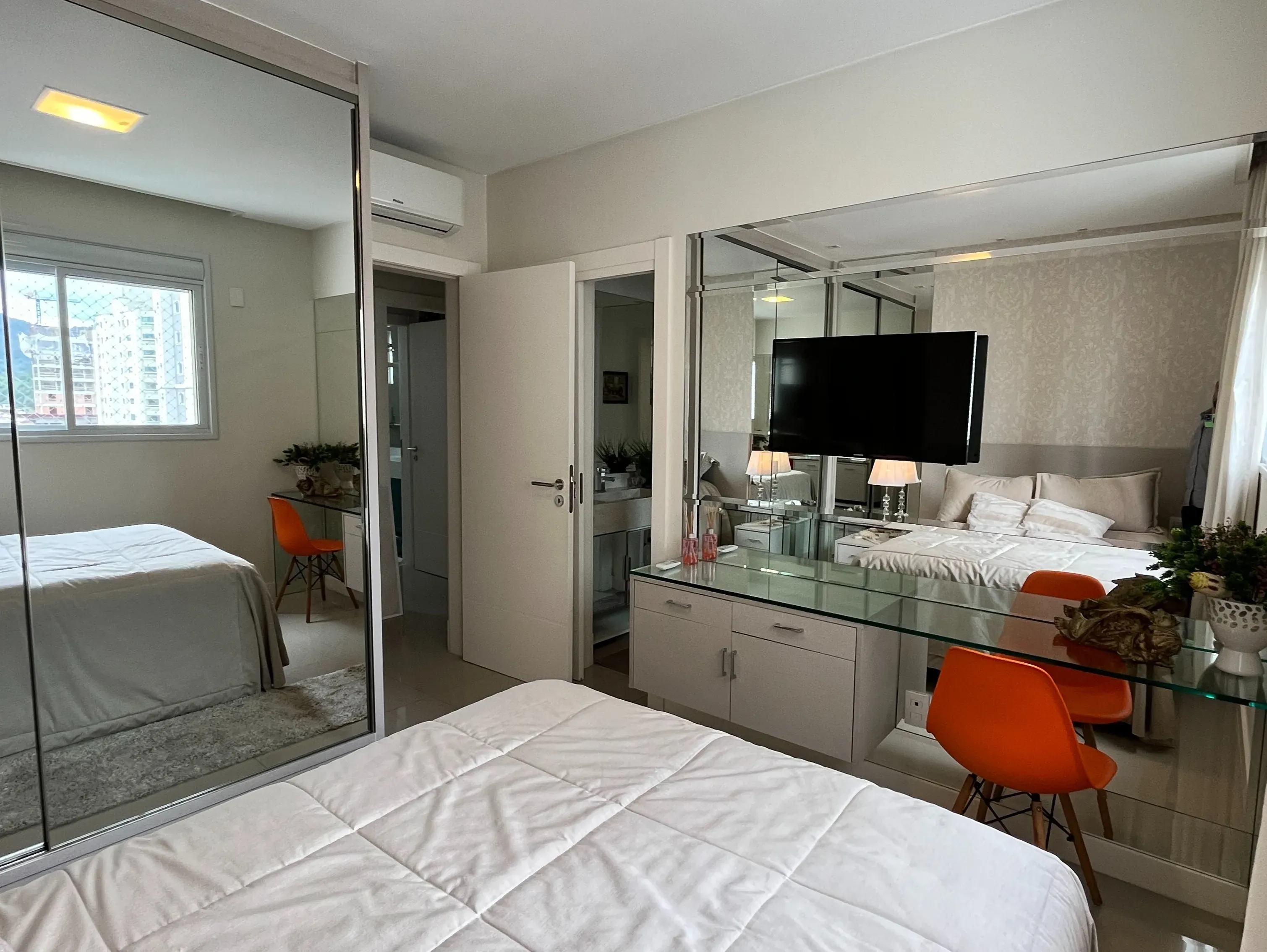 Apartamento alto padrão de 4 dormitórios proximo a Av. Central em BC