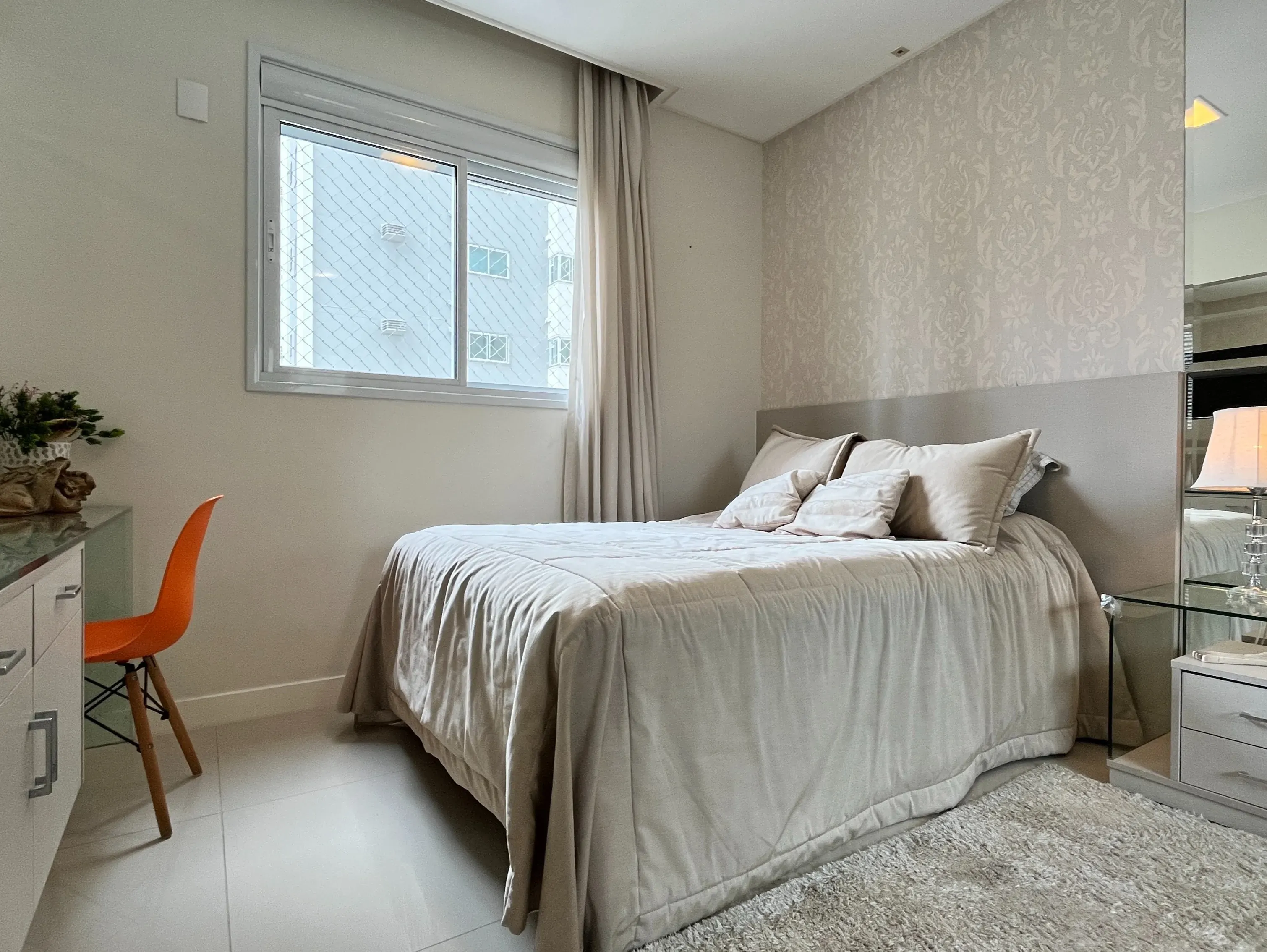 Apartamento alto padrão de 4 dormitórios proximo a Av. Central em BC