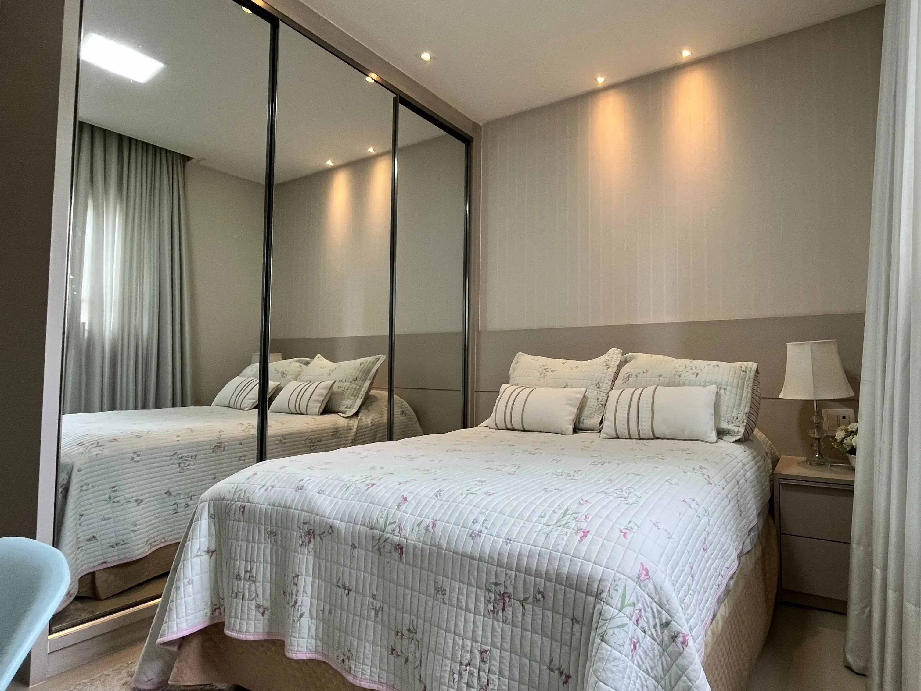 Apartamento alto padrão de 4 dormitórios proximo a Av. Central em BC