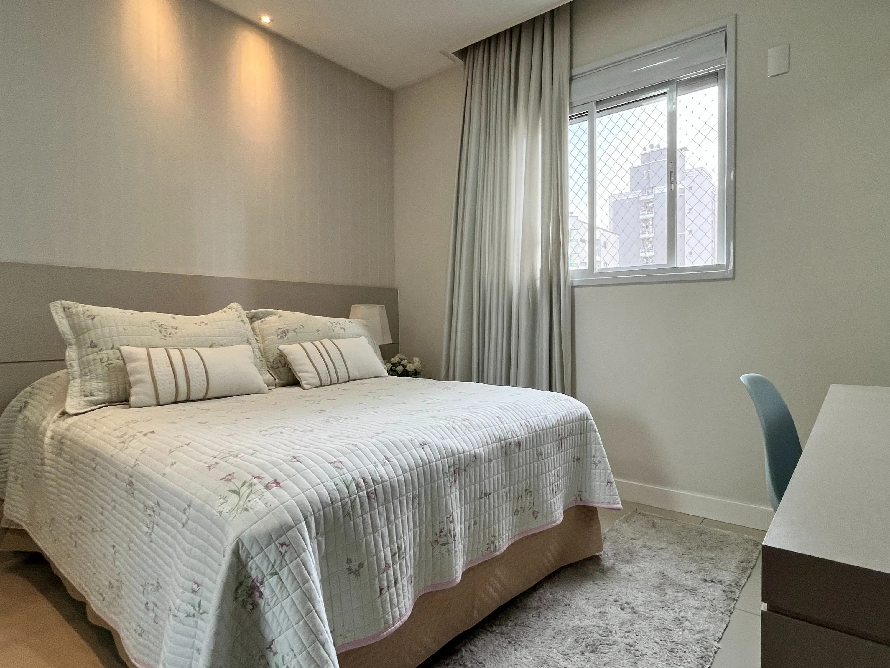 Apartamento alto padrão de 4 dormitórios proximo a Av. Central em BC