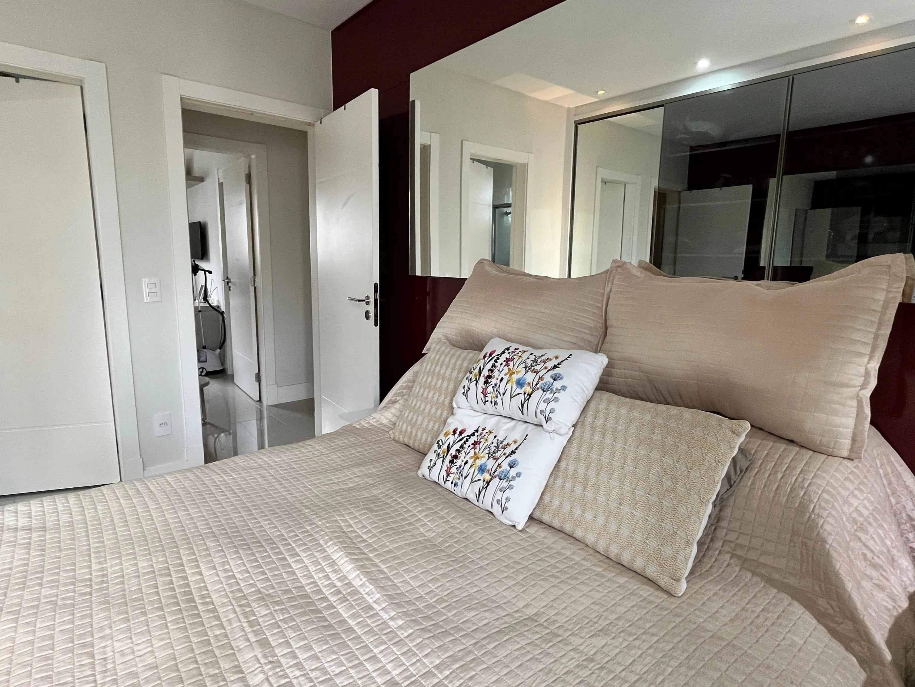 Apartamento alto padrão de 4 dormitórios proximo a Av. Central em BC