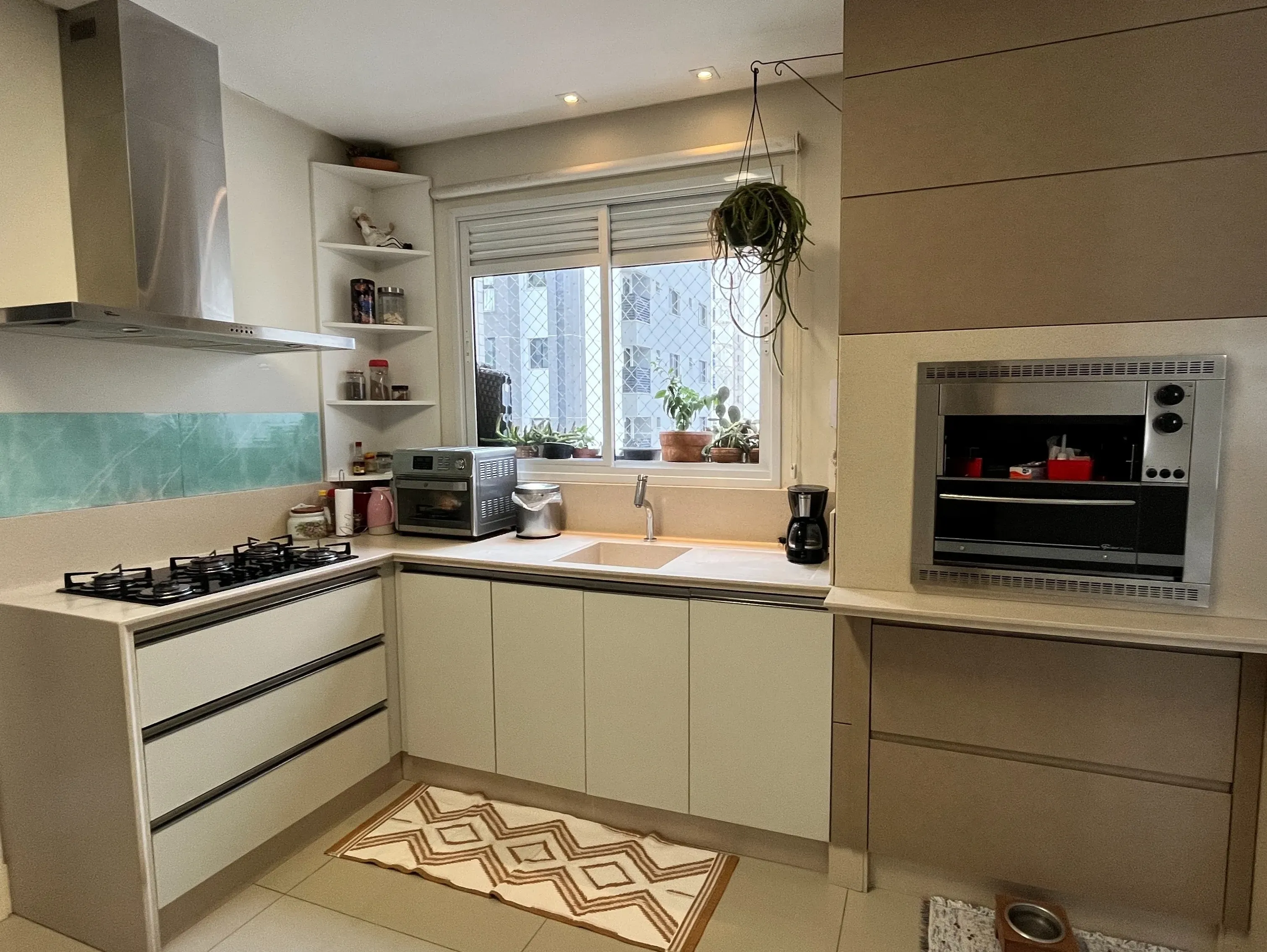 Apartamento alto padrão de 4 dormitórios proximo a Av. Central em BC