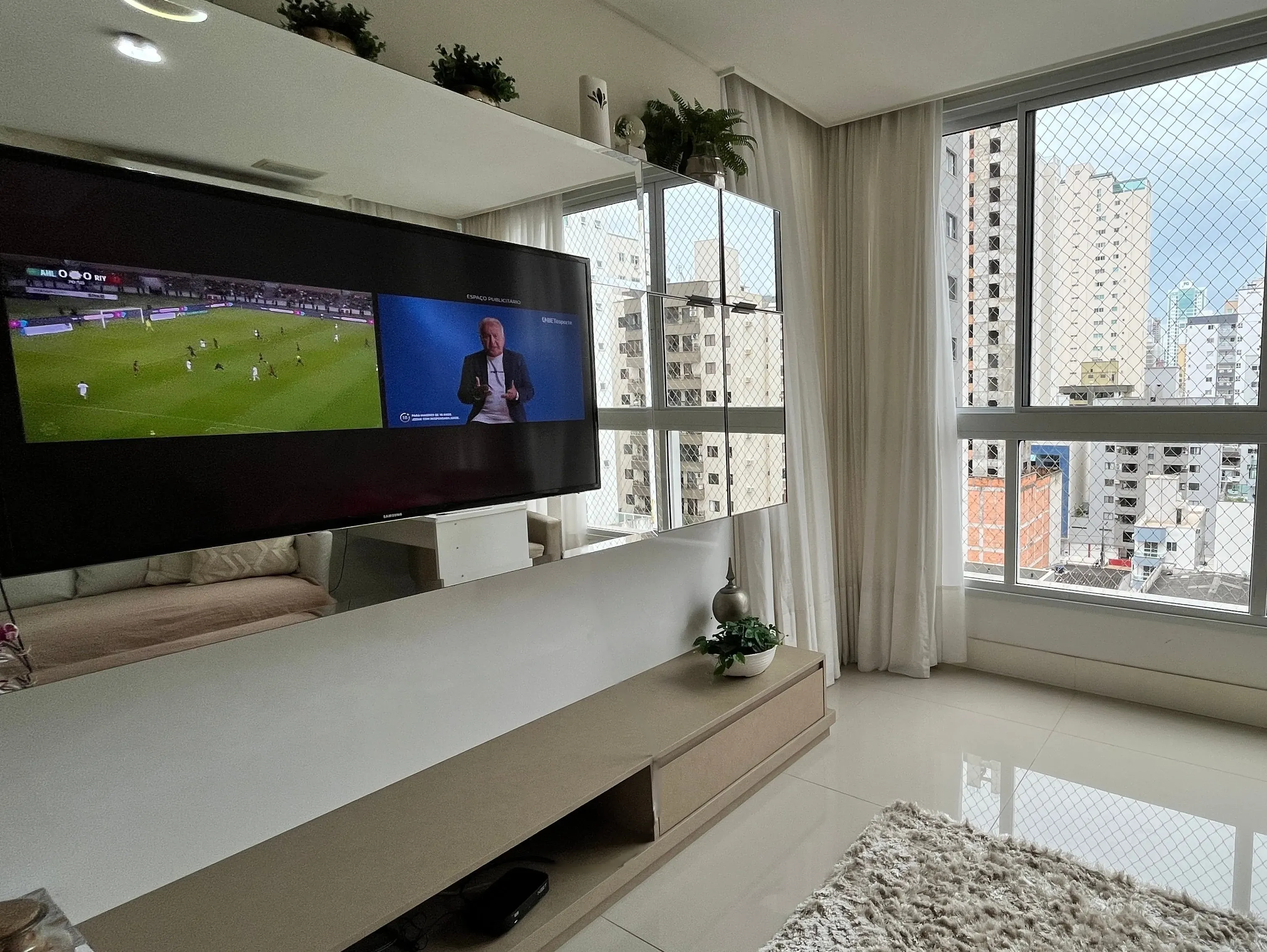 Apartamento alto padrão de 4 dormitórios proximo a Av. Central em BC