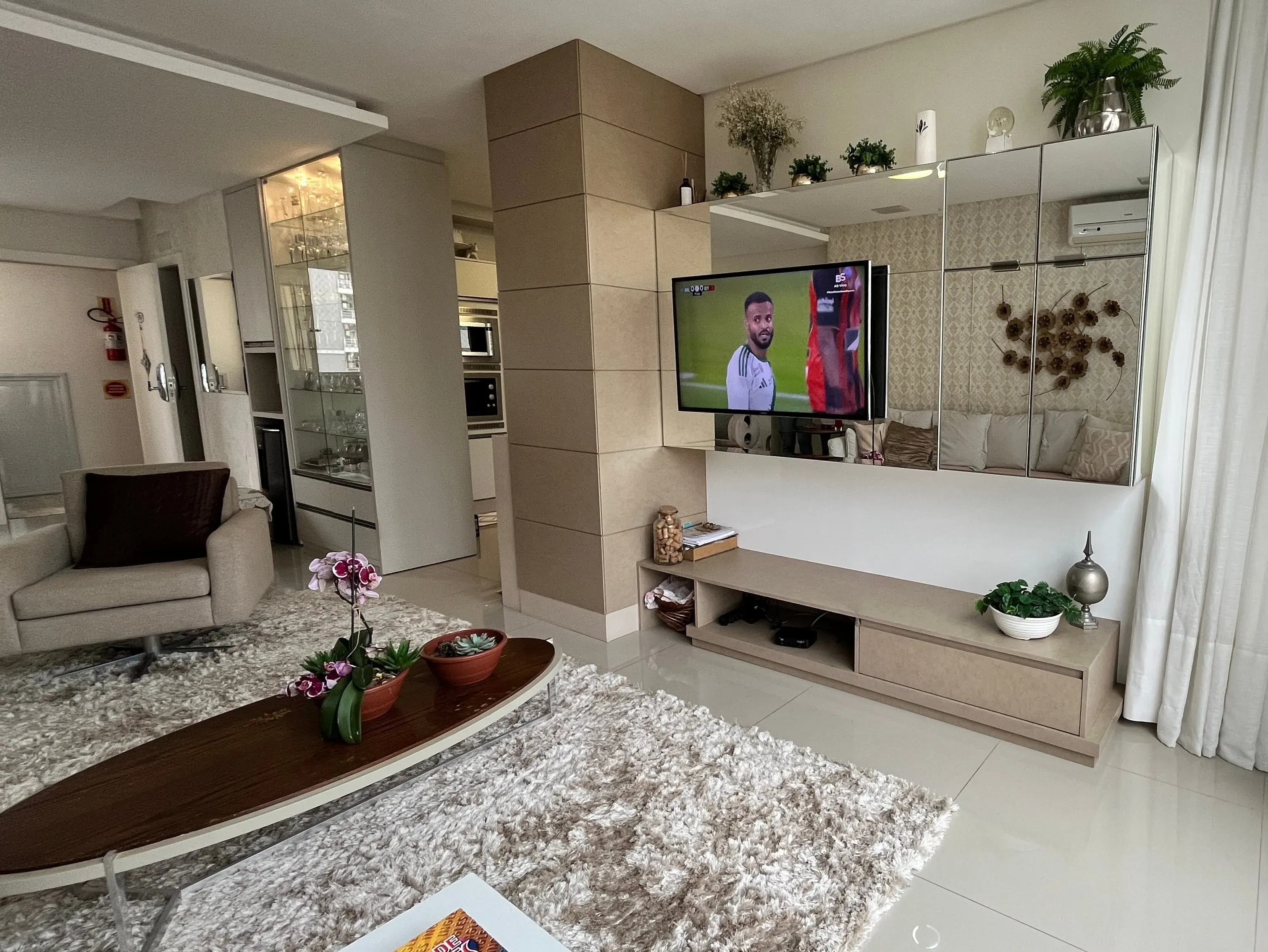 Apartamento alto padrão de 4 dormitórios proximo a Av. Central em BC